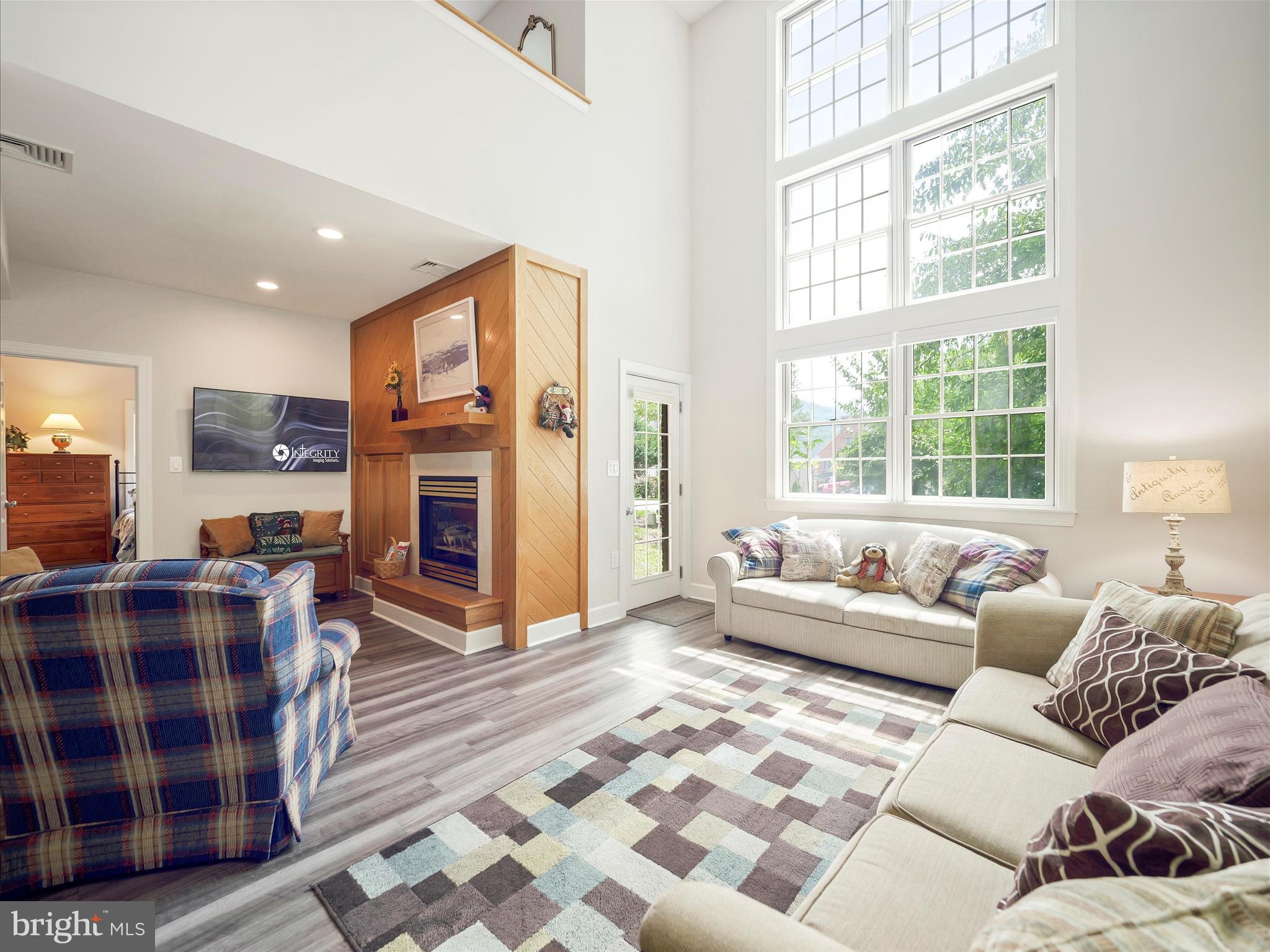 WHITETAIL MOUNTAINSIDE HOMES - Residential