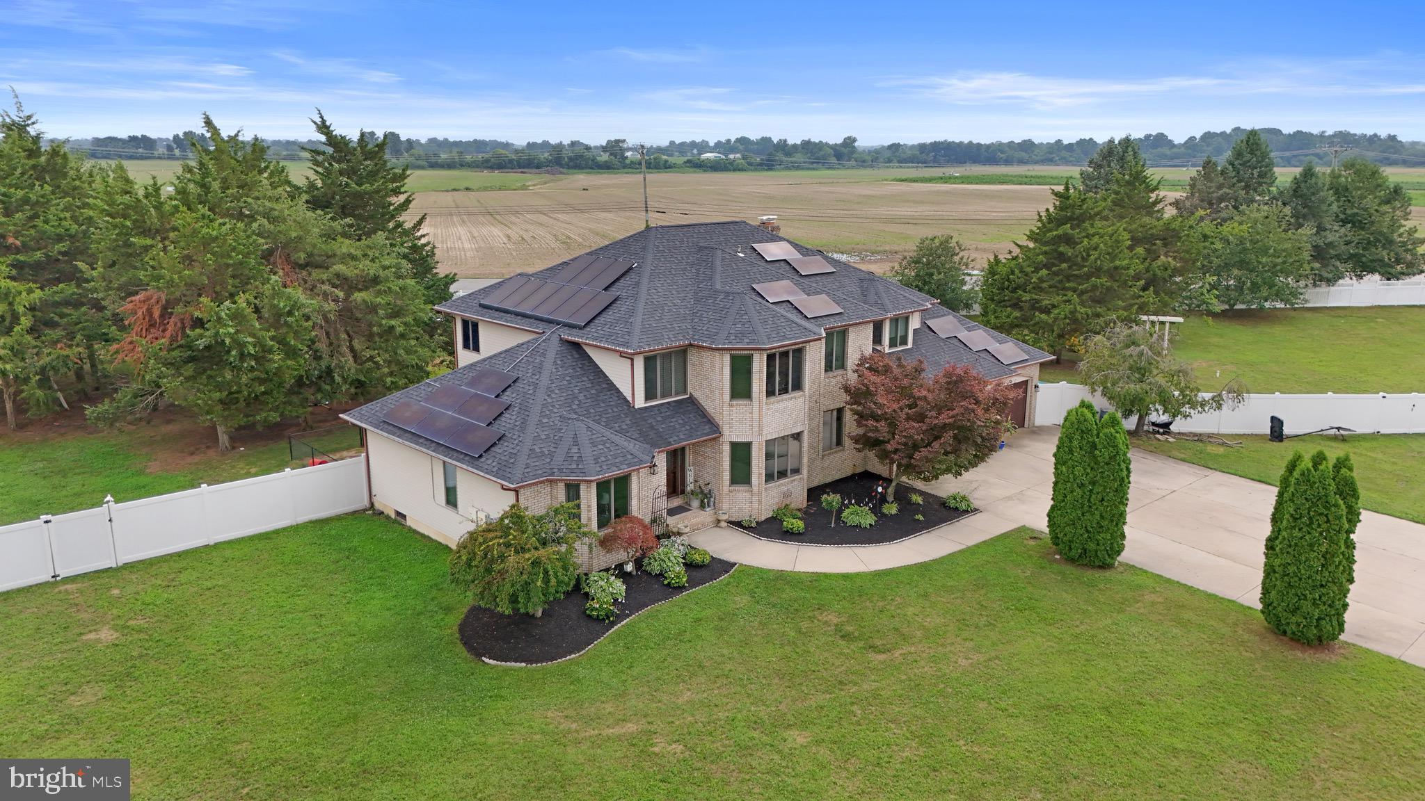 15 W HICKORY LANE