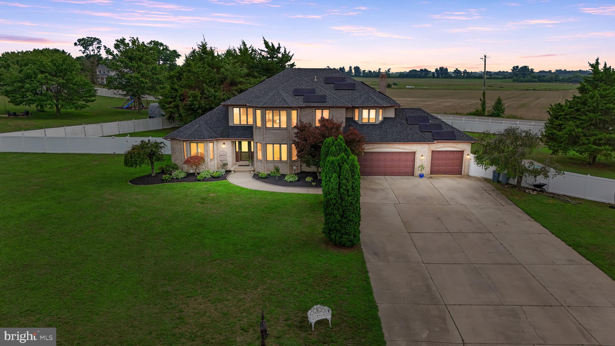 15 W HICKORY LANE