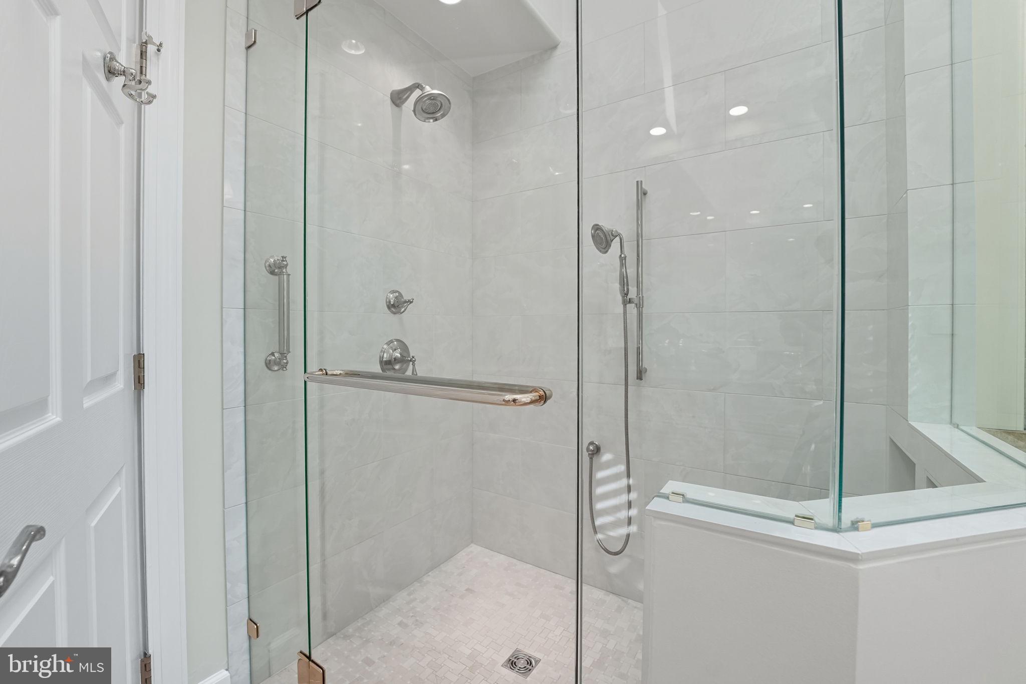 HILLCREST - Residential