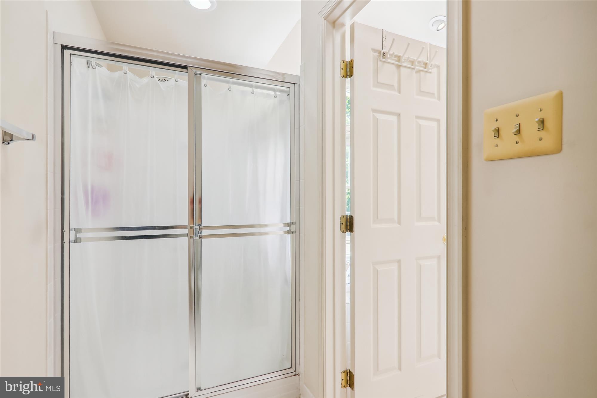 NAPLES MANOR - Residential