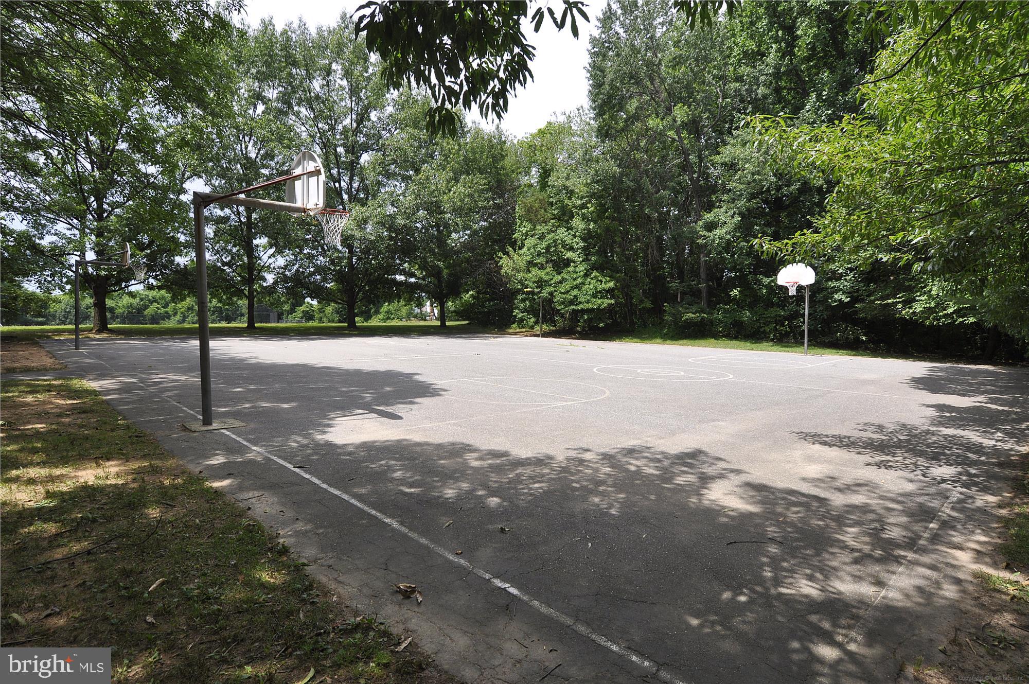 NAPLES MANOR - Residential