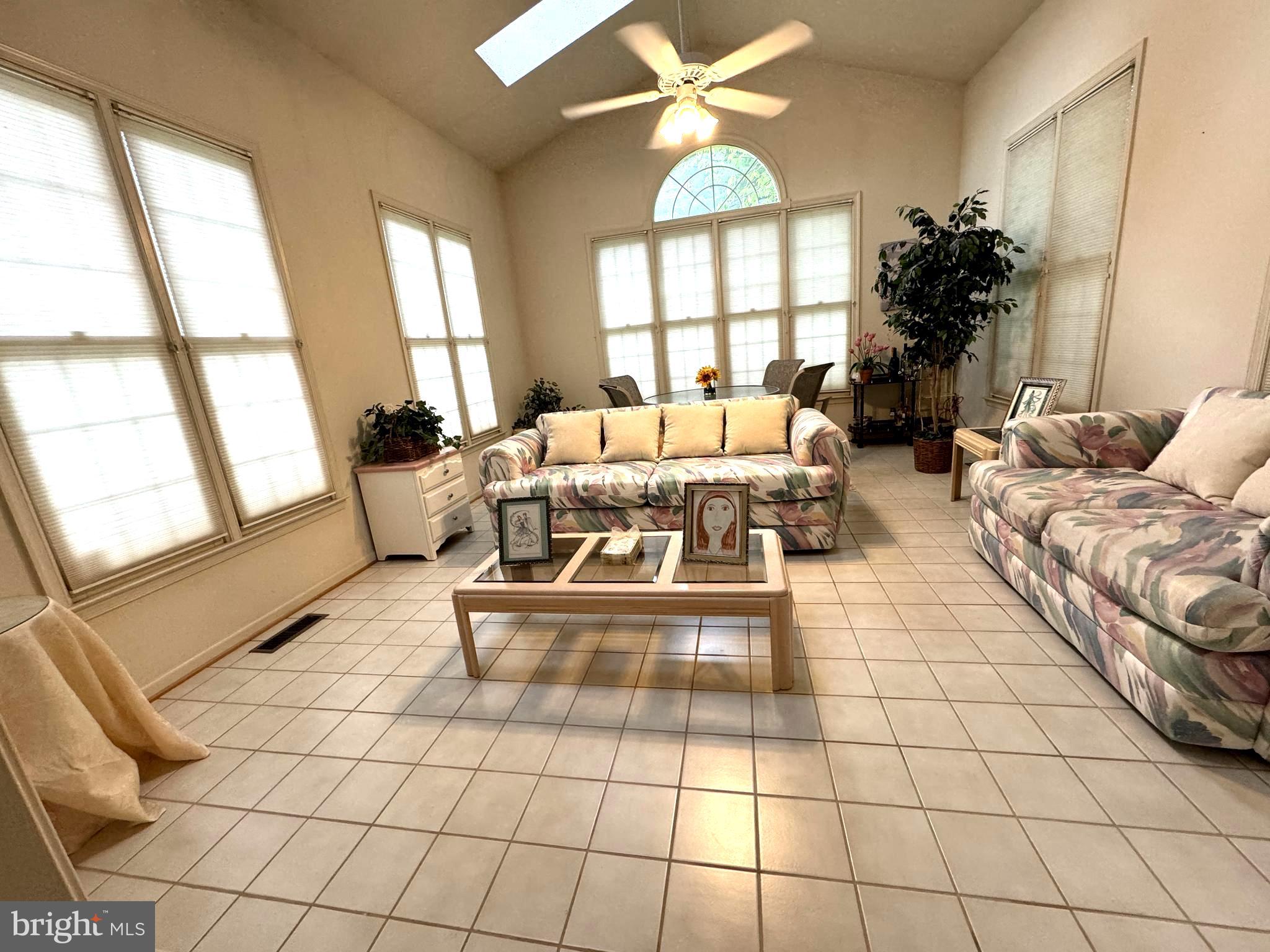 NAPLES MANOR - Residential