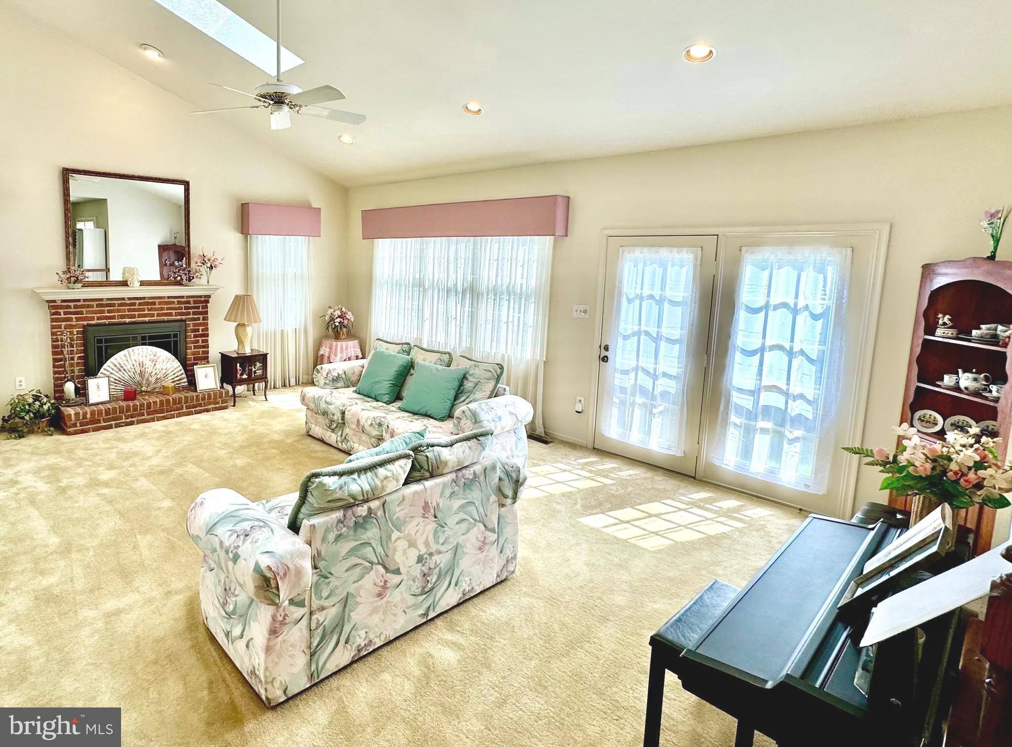 NAPLES MANOR - Residential