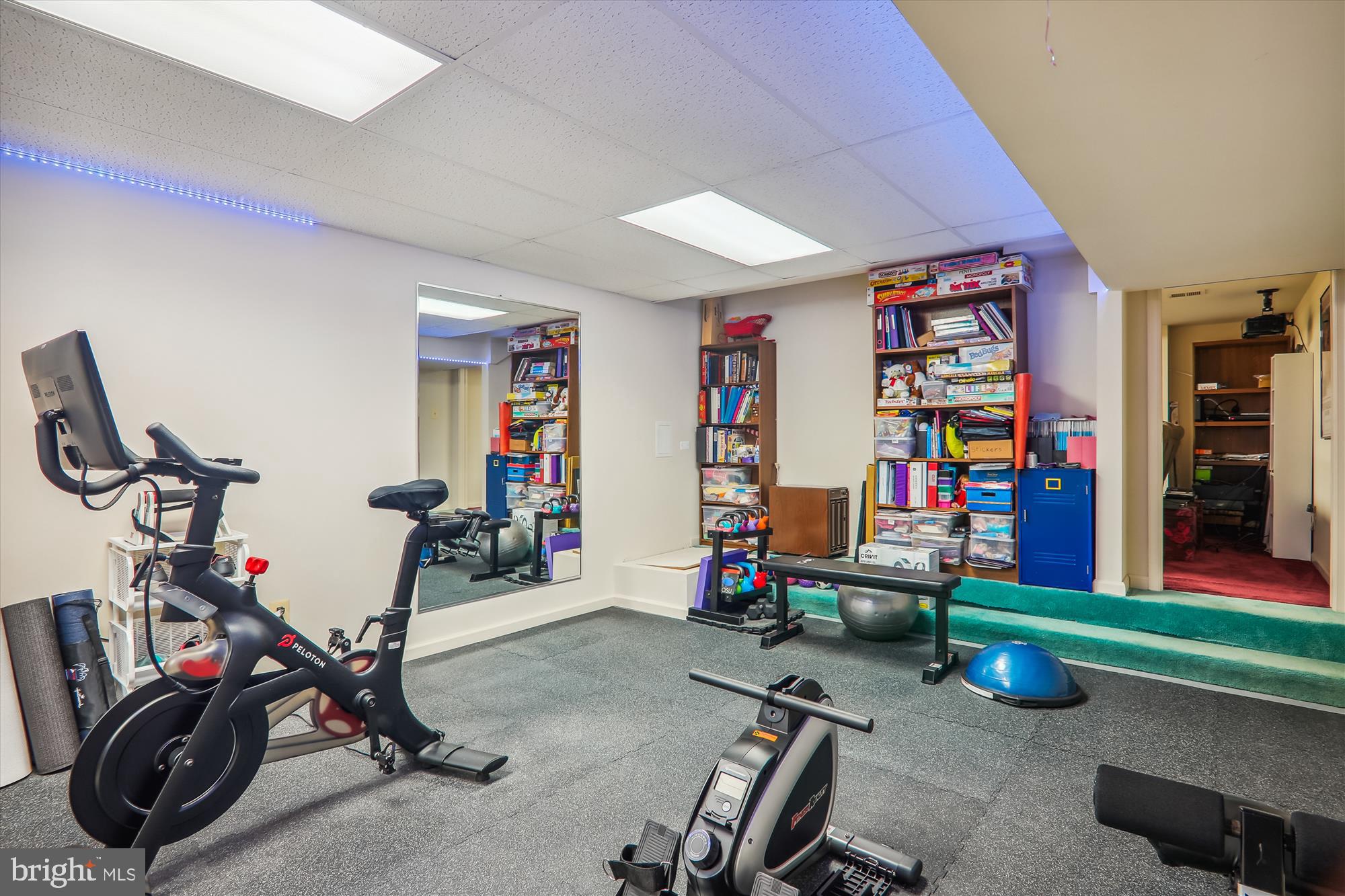 NAPLES MANOR - Residential