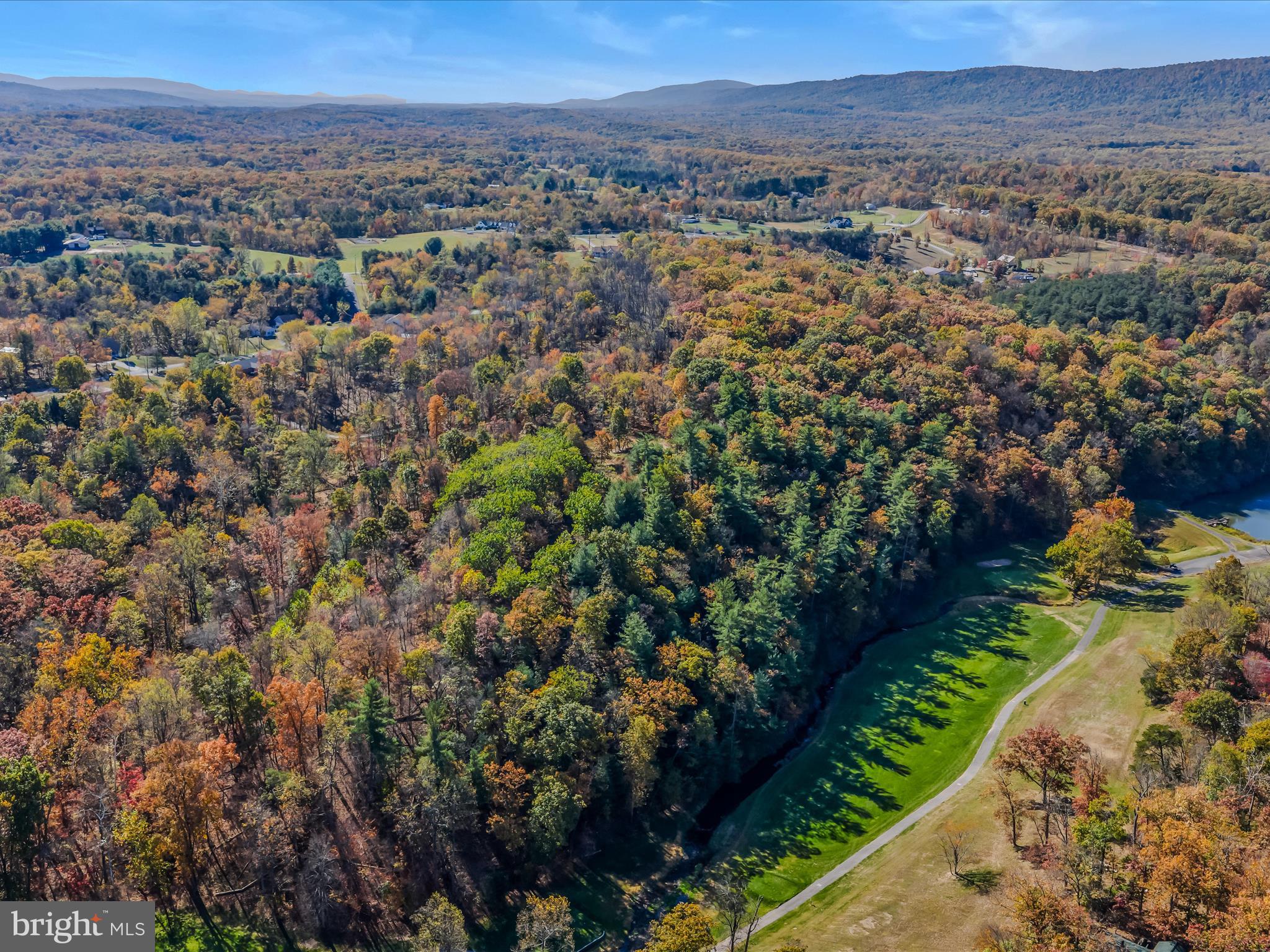 HUNTERS TRACE - Land