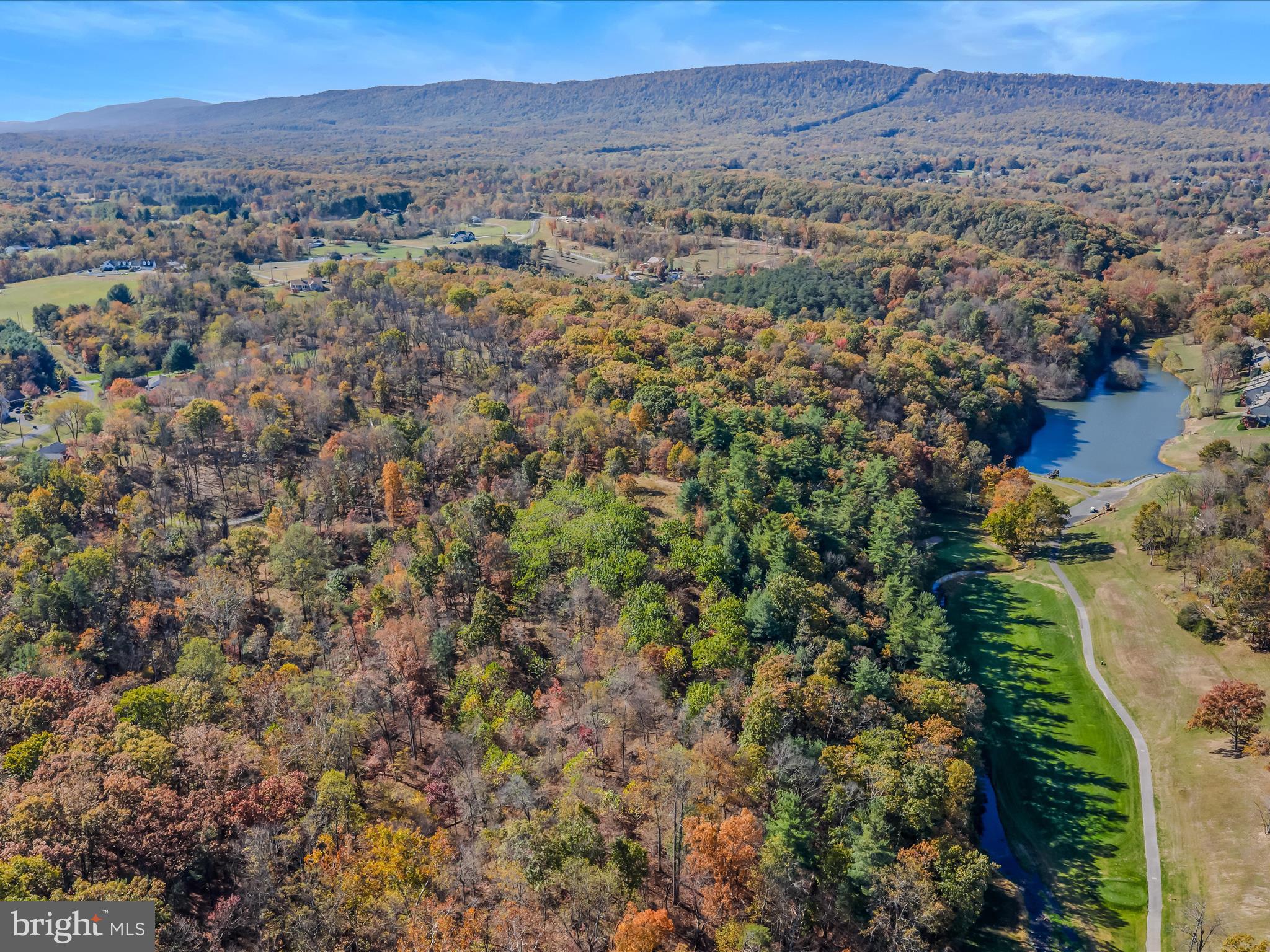 HUNTERS TRACE - Land