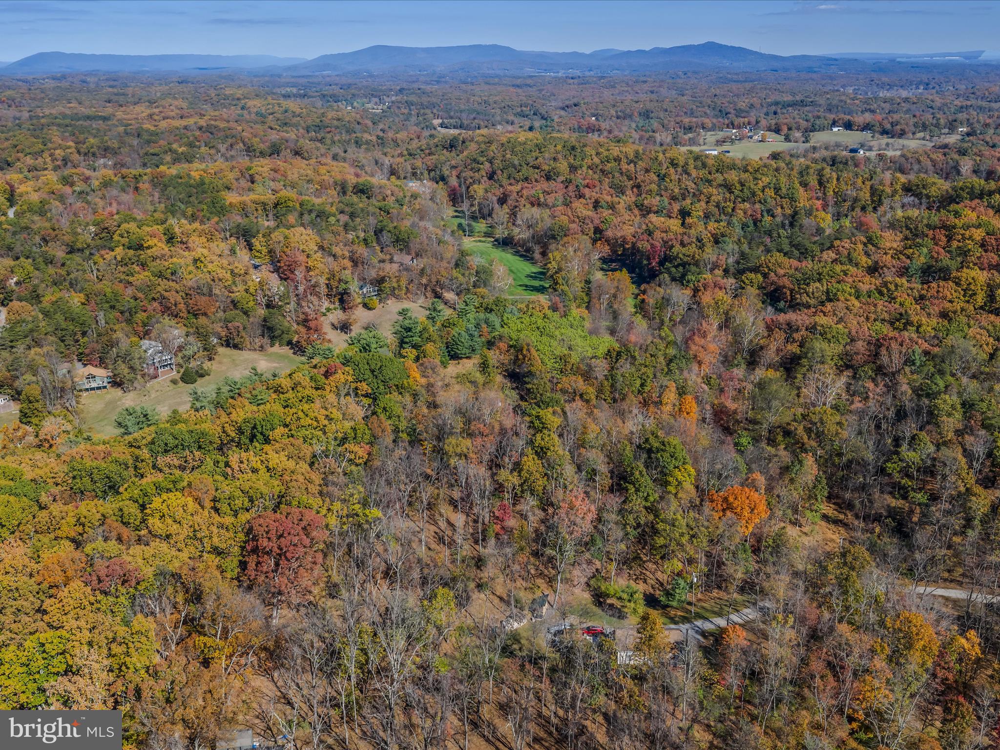 HUNTERS TRACE - Land