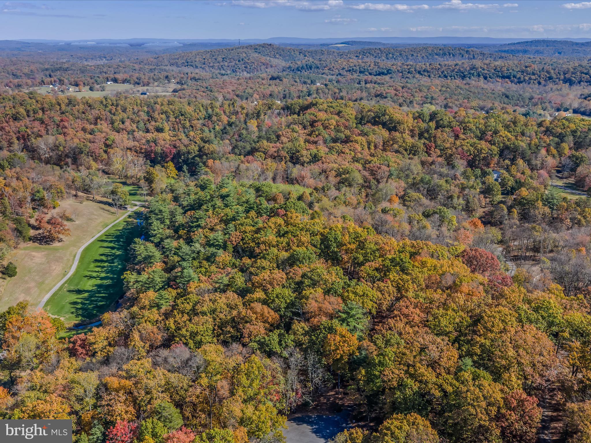 HUNTERS TRACE - Land