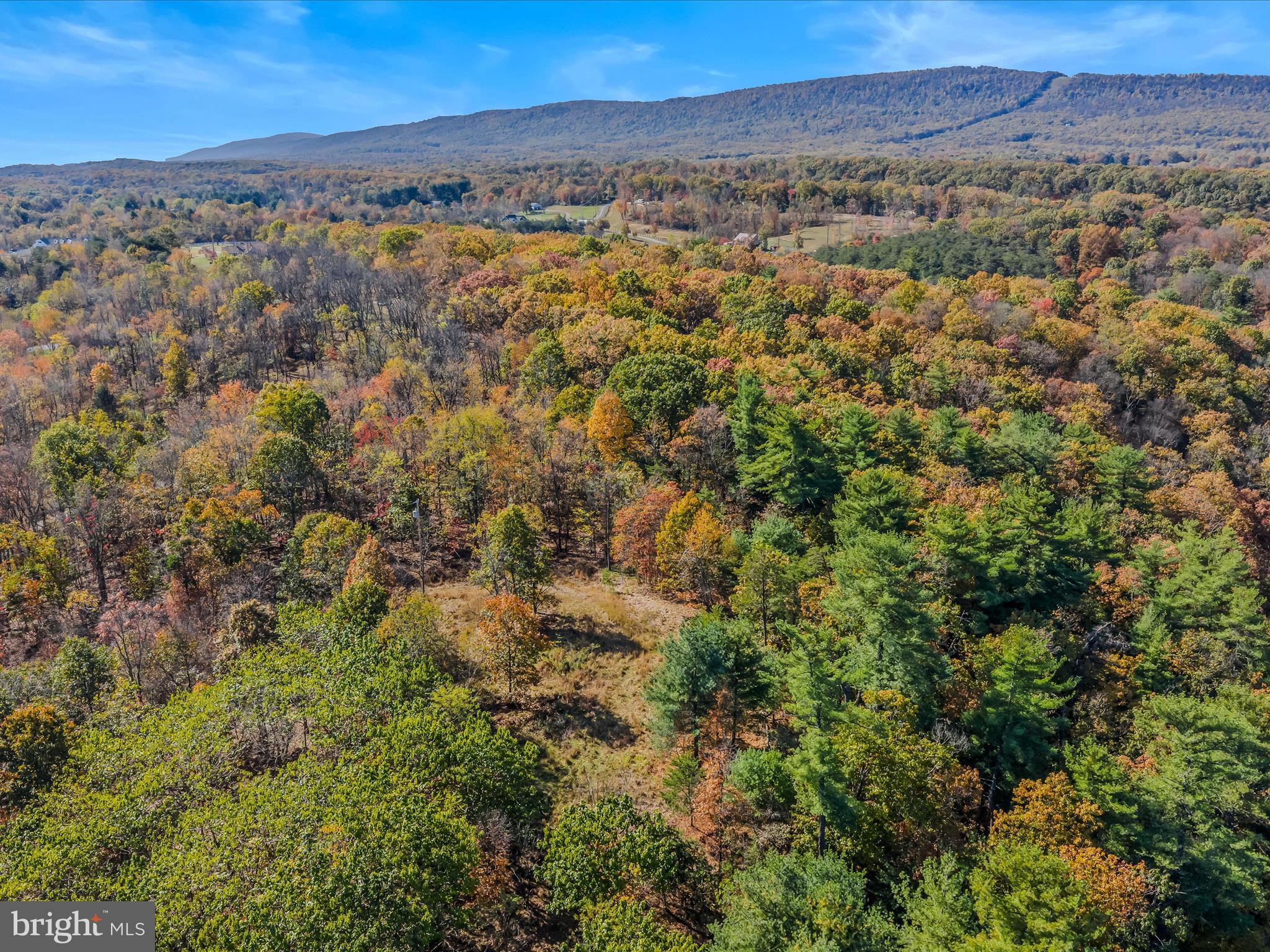 HUNTERS TRACE - Land