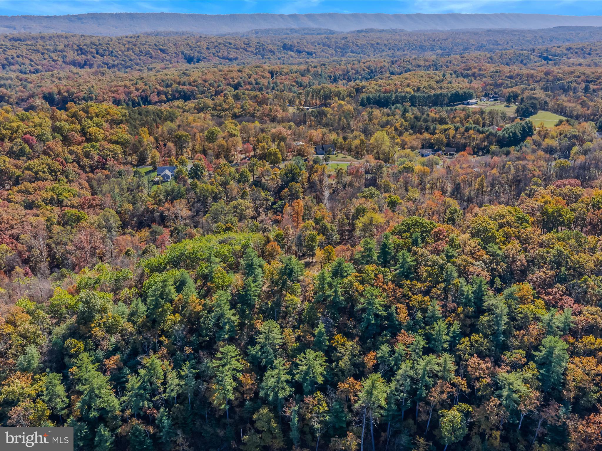 HUNTERS TRACE - Land