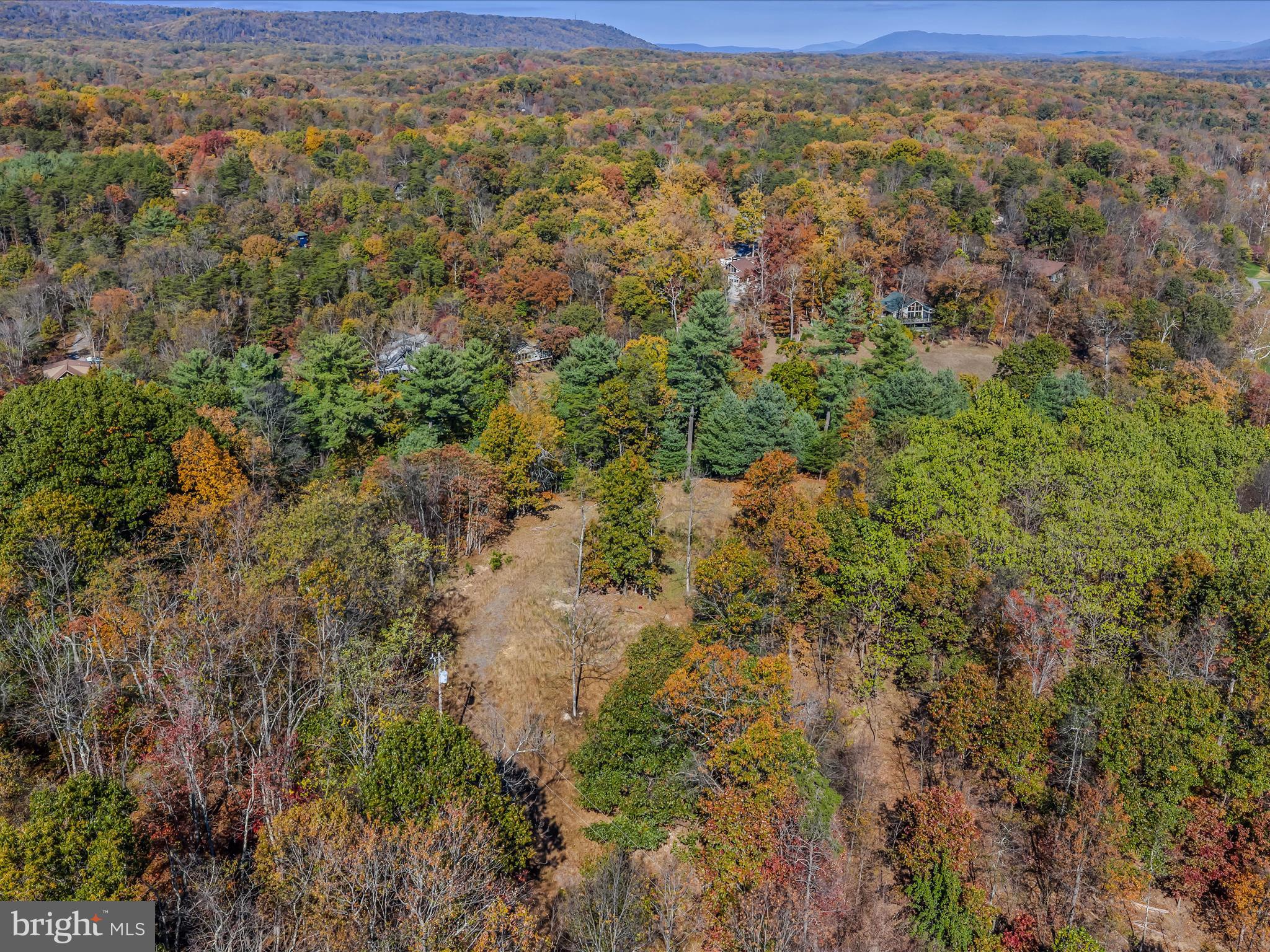 HUNTERS TRACE - Land