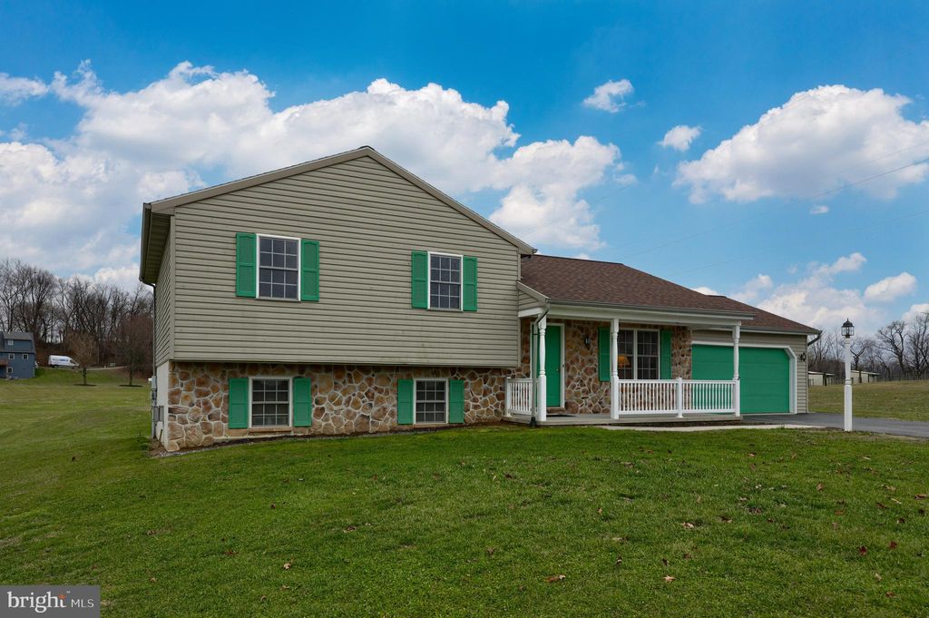 Photo of 125 Retherford Drive, Bainbridge, PA 17502 (MLS # PALA2046392)