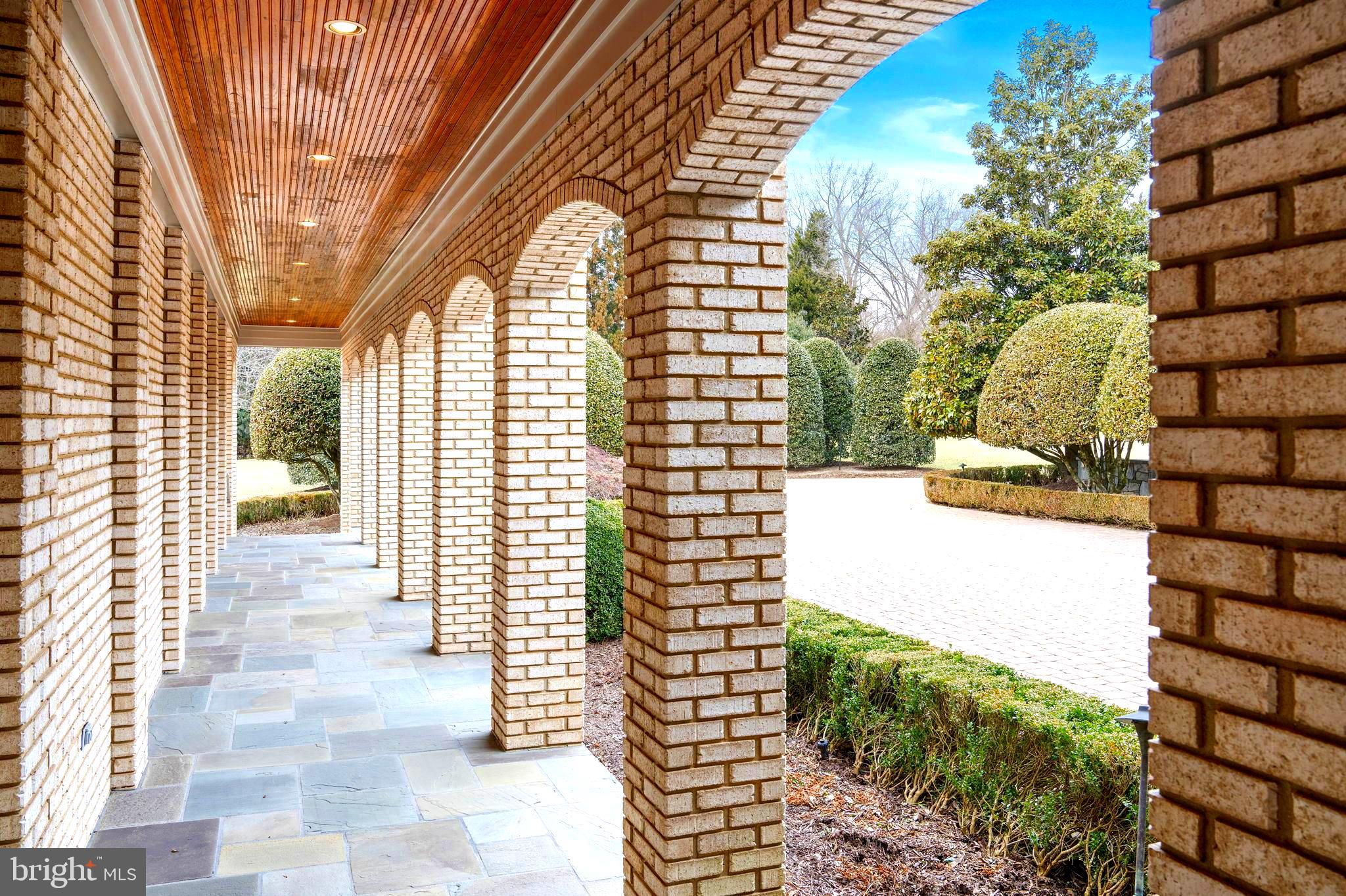 FORESTVILLE - Residential