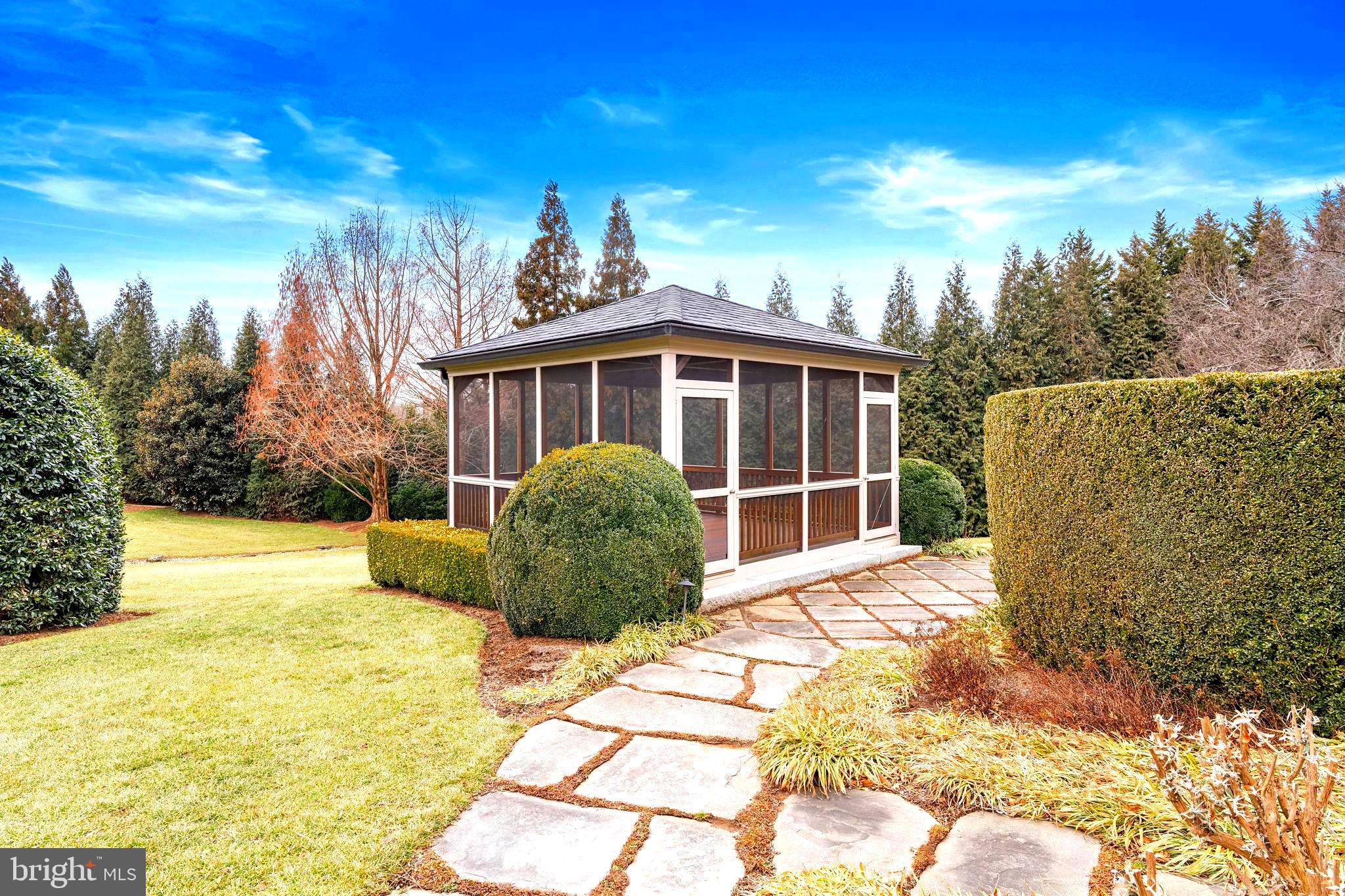 FORESTVILLE - Residential