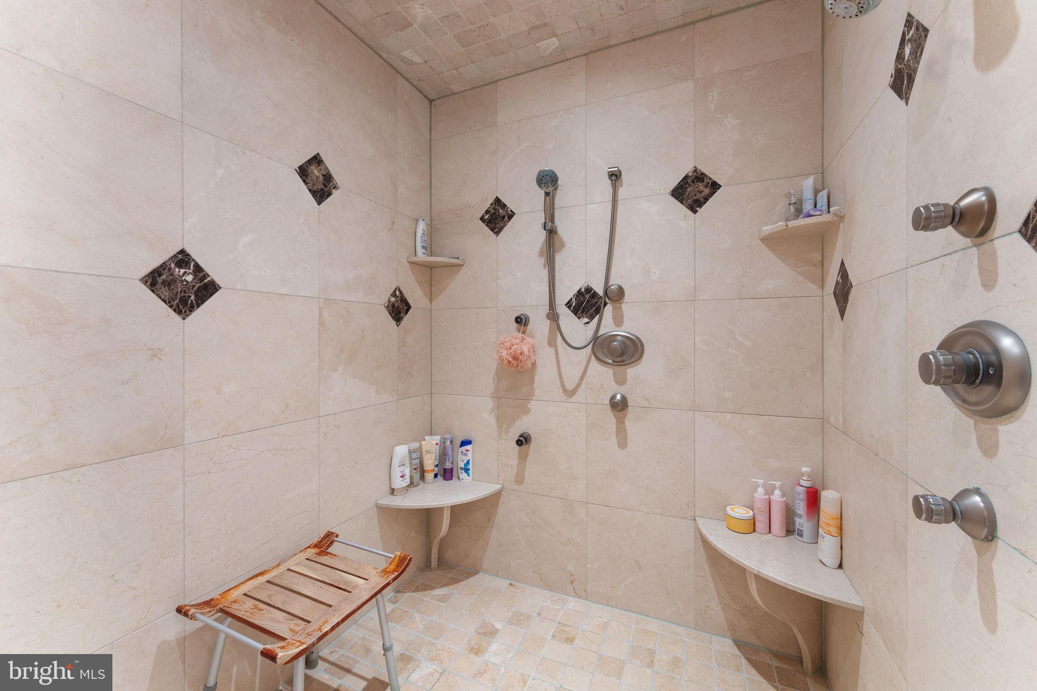 FORESTVILLE - Residential