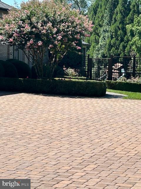 FORESTVILLE - Residential