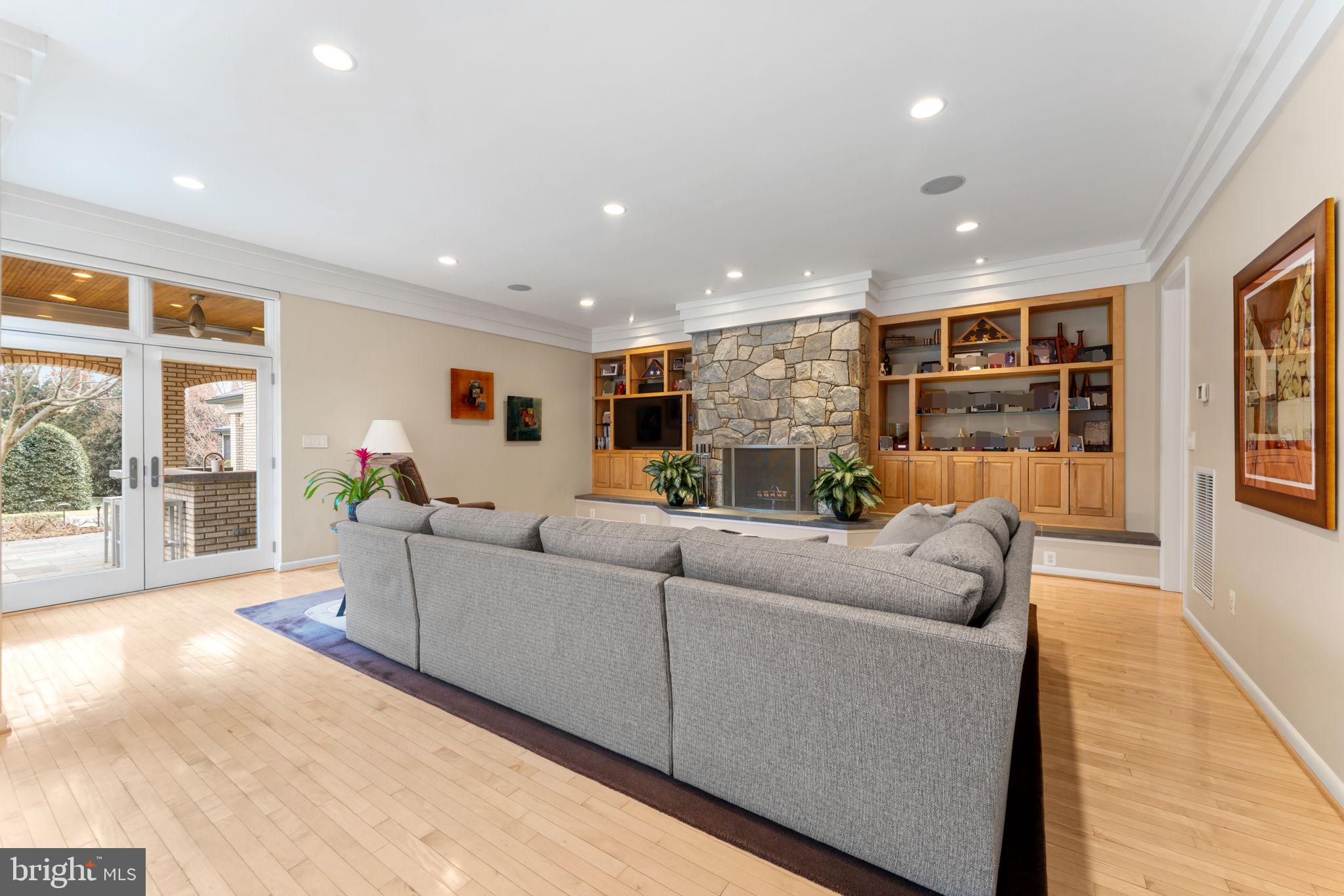 FORESTVILLE - Residential