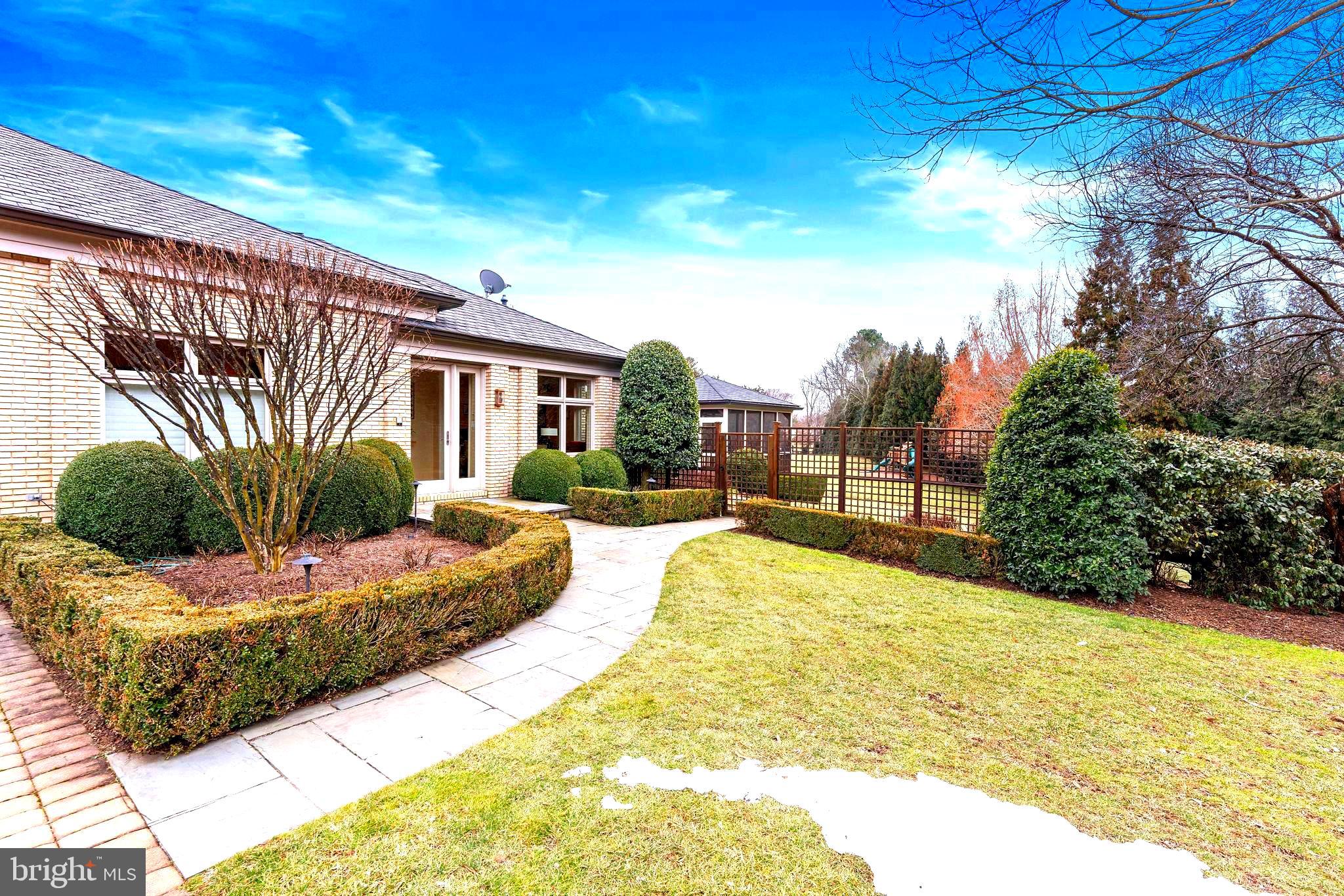 FORESTVILLE - Residential