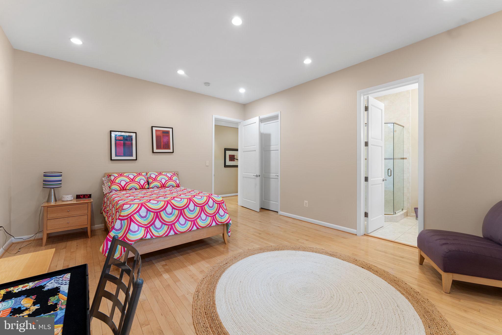 FORESTVILLE - Residential