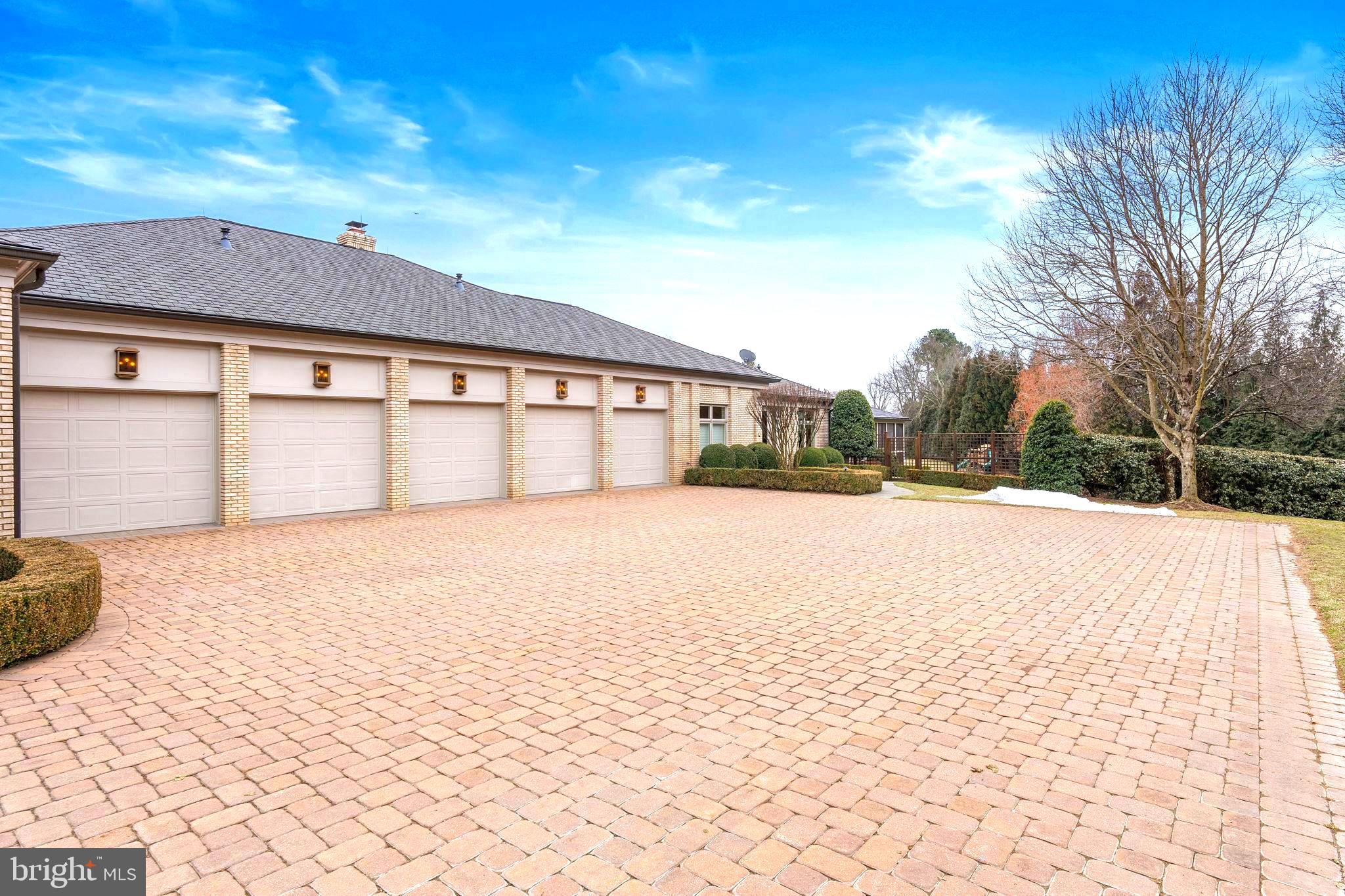 FORESTVILLE - Residential