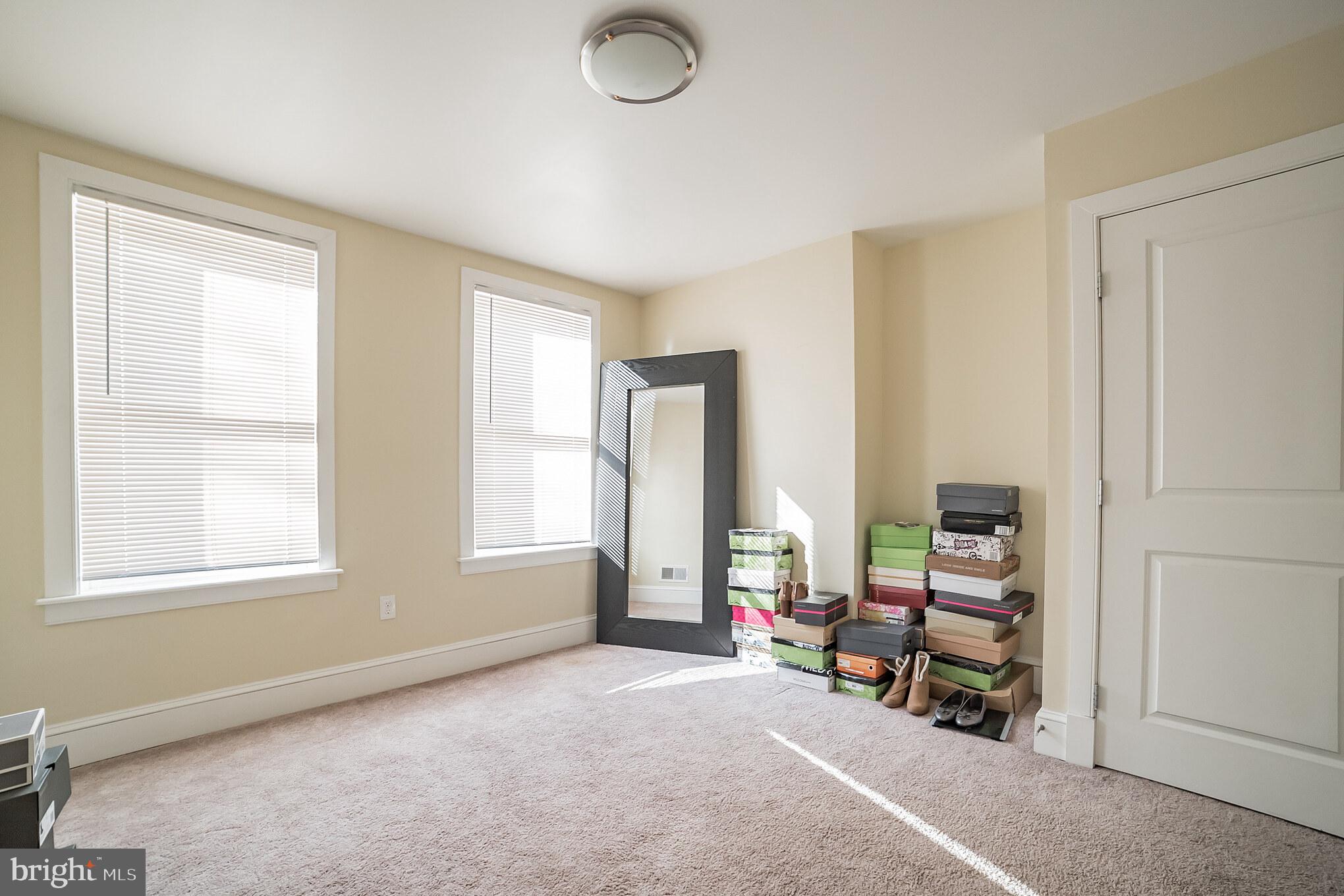 PARK CIRCLE - Residential