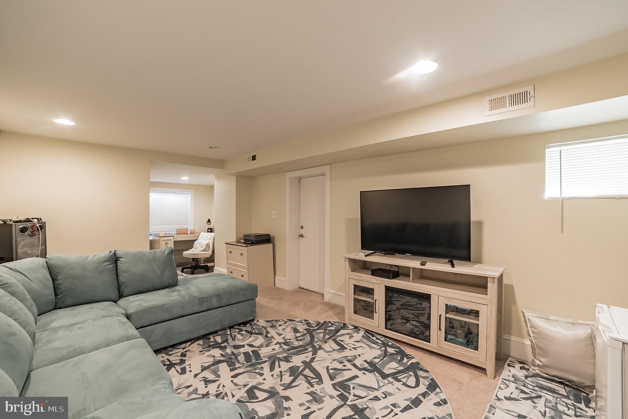 PARK CIRCLE - Residential