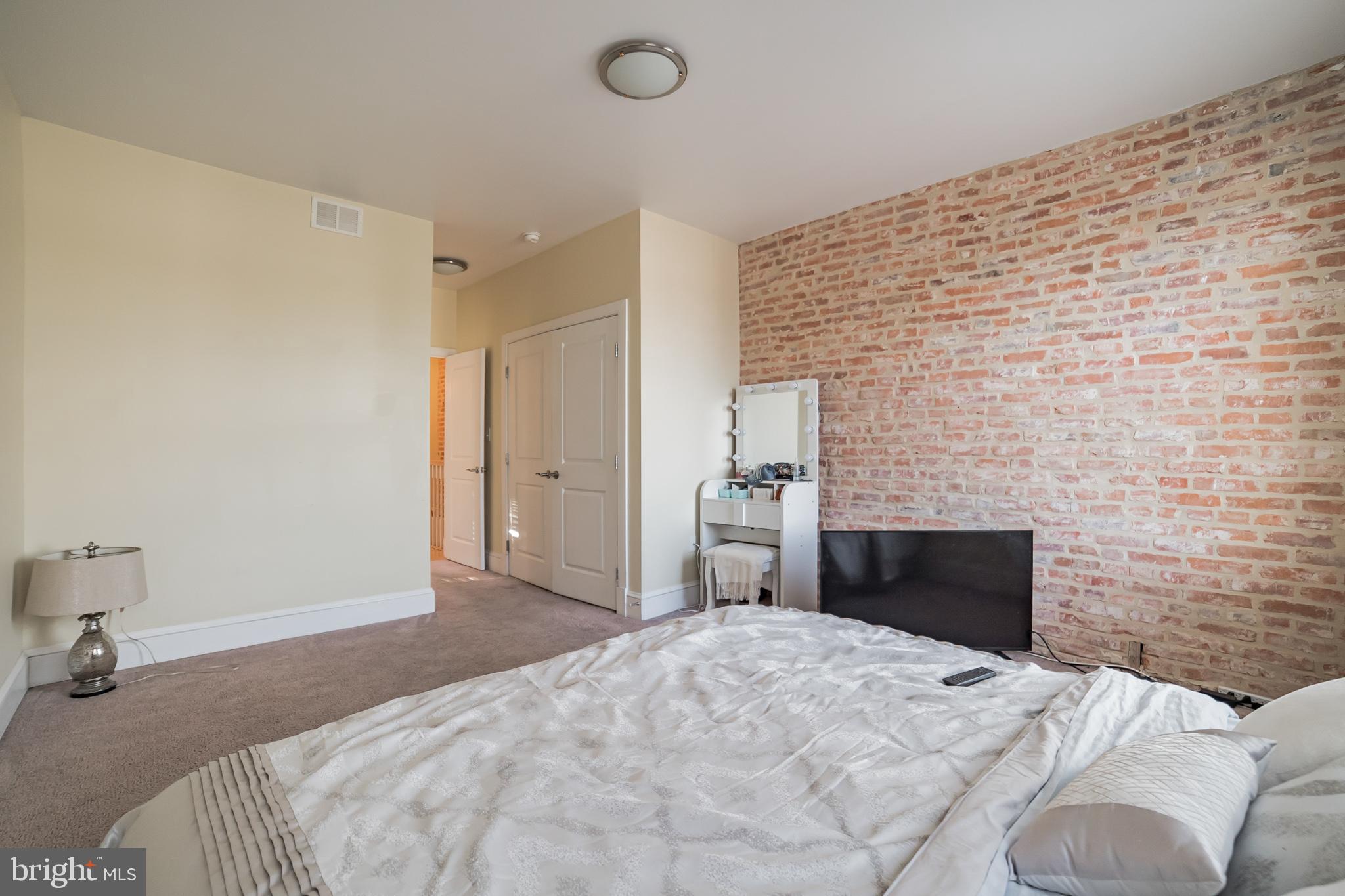 PARK CIRCLE - Residential