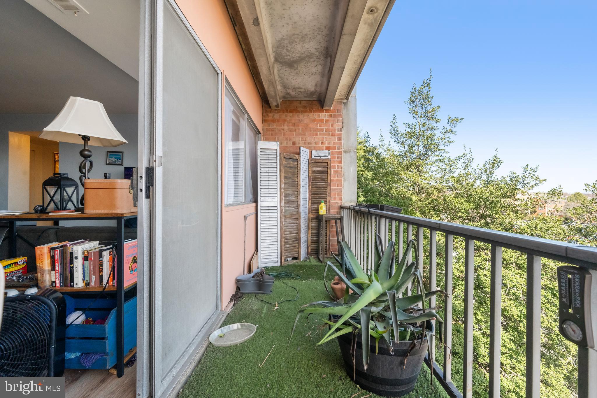 THE SEASONS - Residential