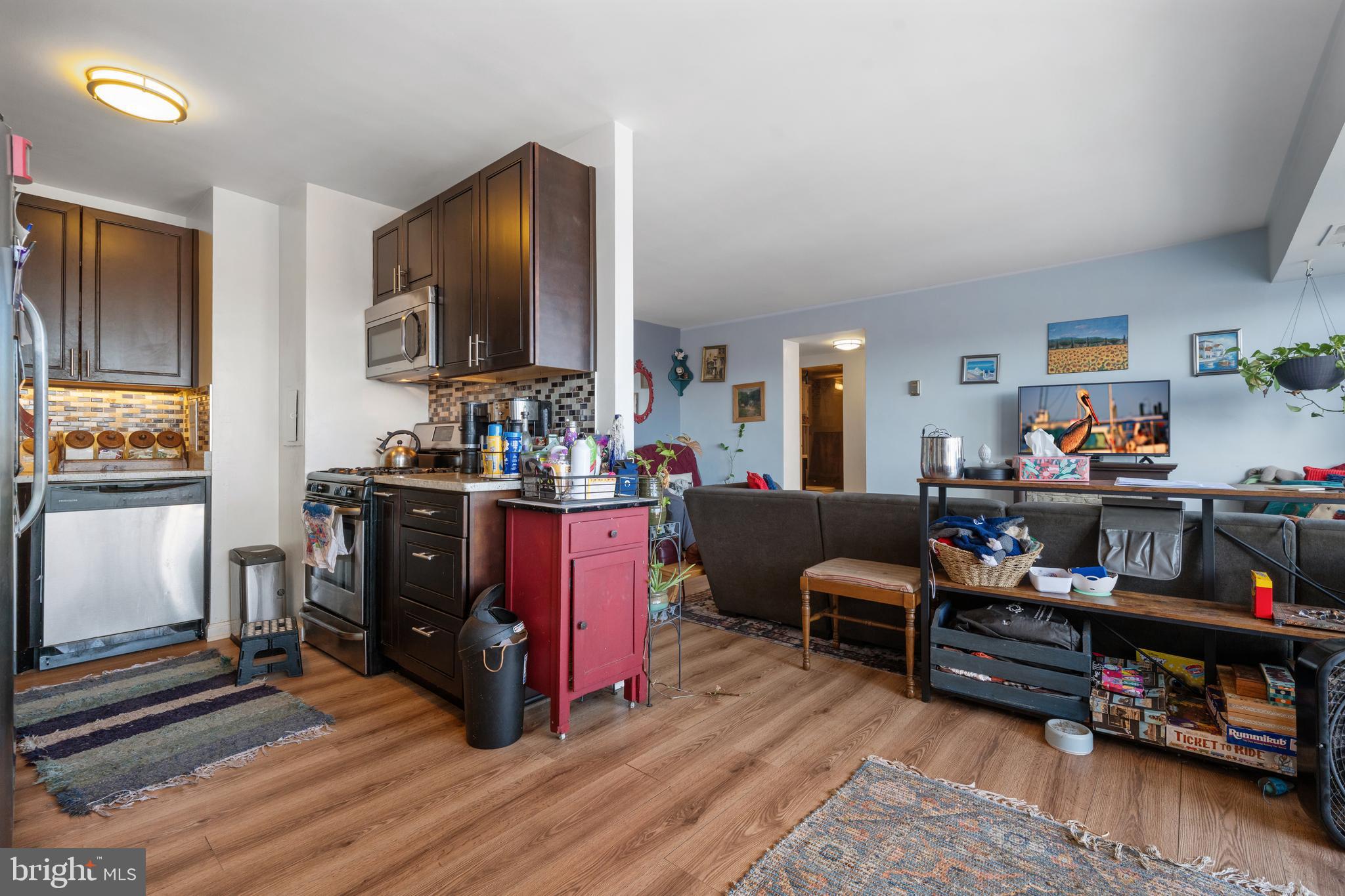 THE SEASONS - Residential