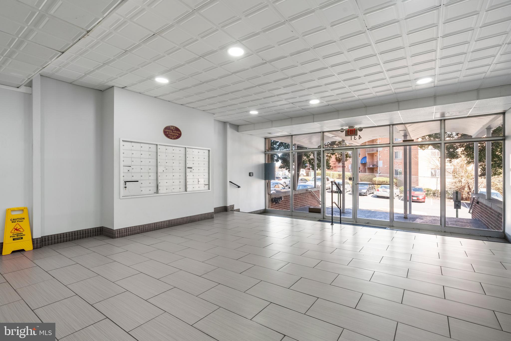 THE SEASONS - Residential