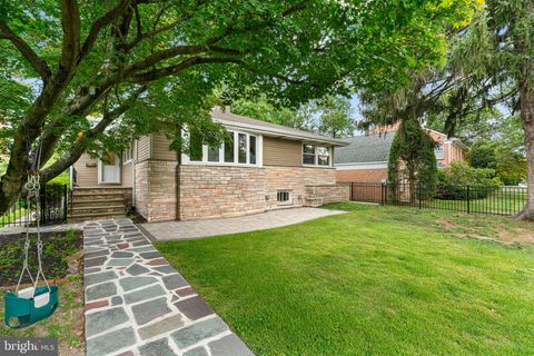212 CRYSTAL LAKE AVENUE AUDUBON NJ 08106