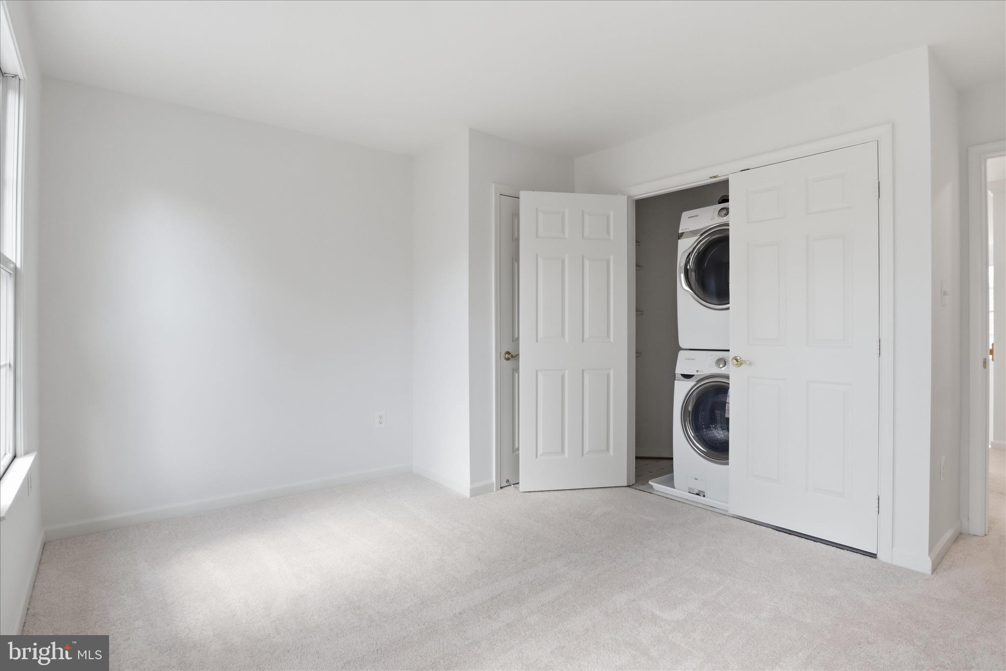 PALISADES POINTE - Residential