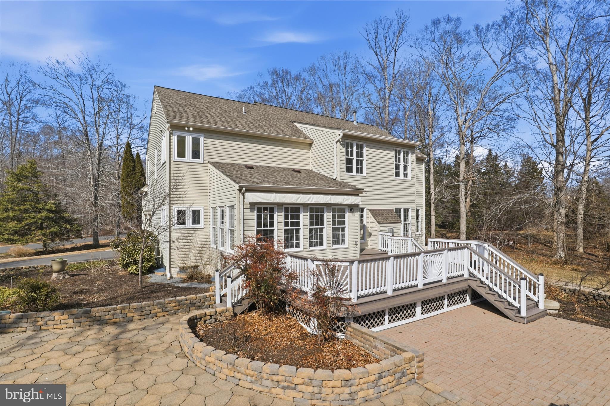 PALISADES POINTE - Residential