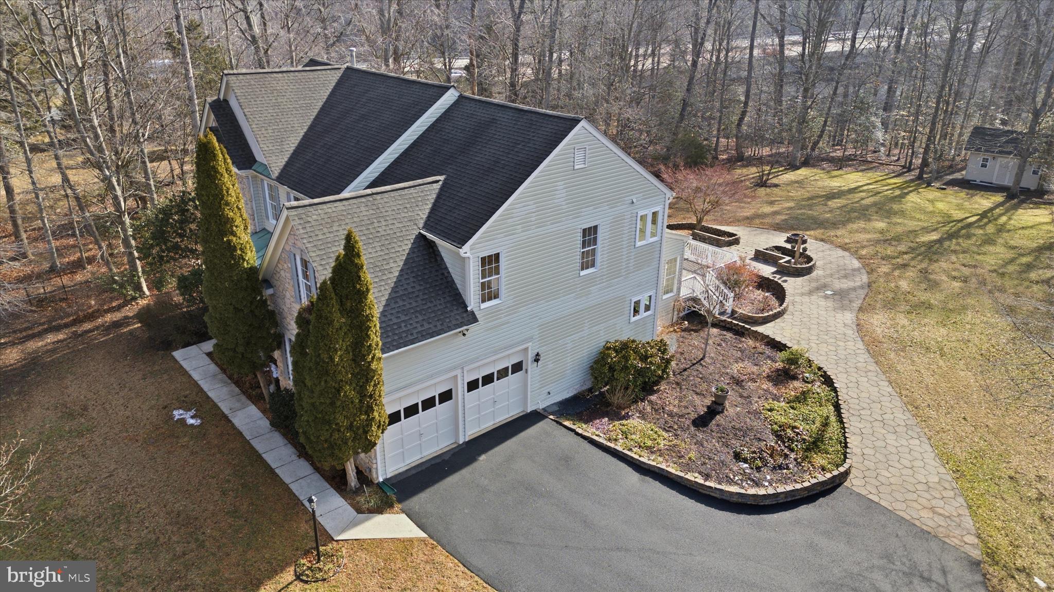 PALISADES POINTE - Residential