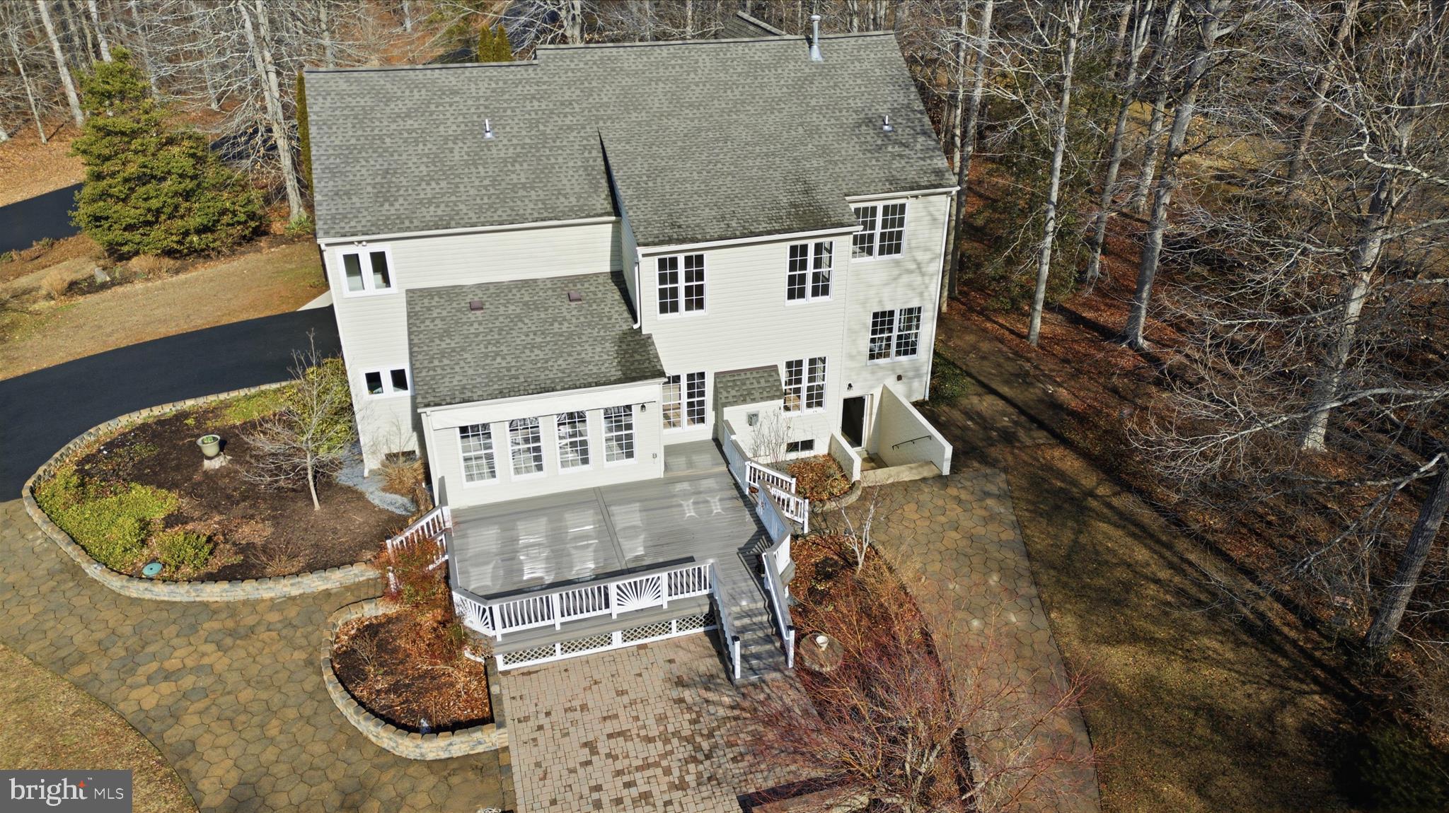 PALISADES POINTE - Residential