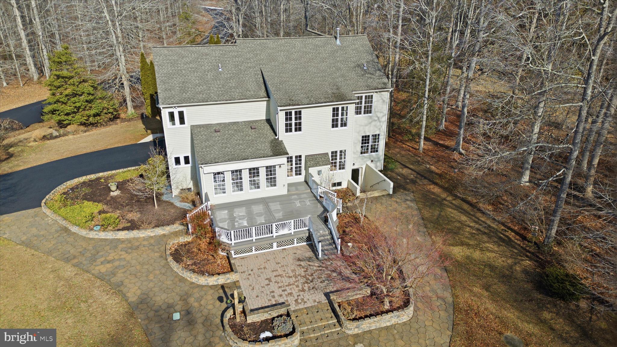 PALISADES POINTE - Residential