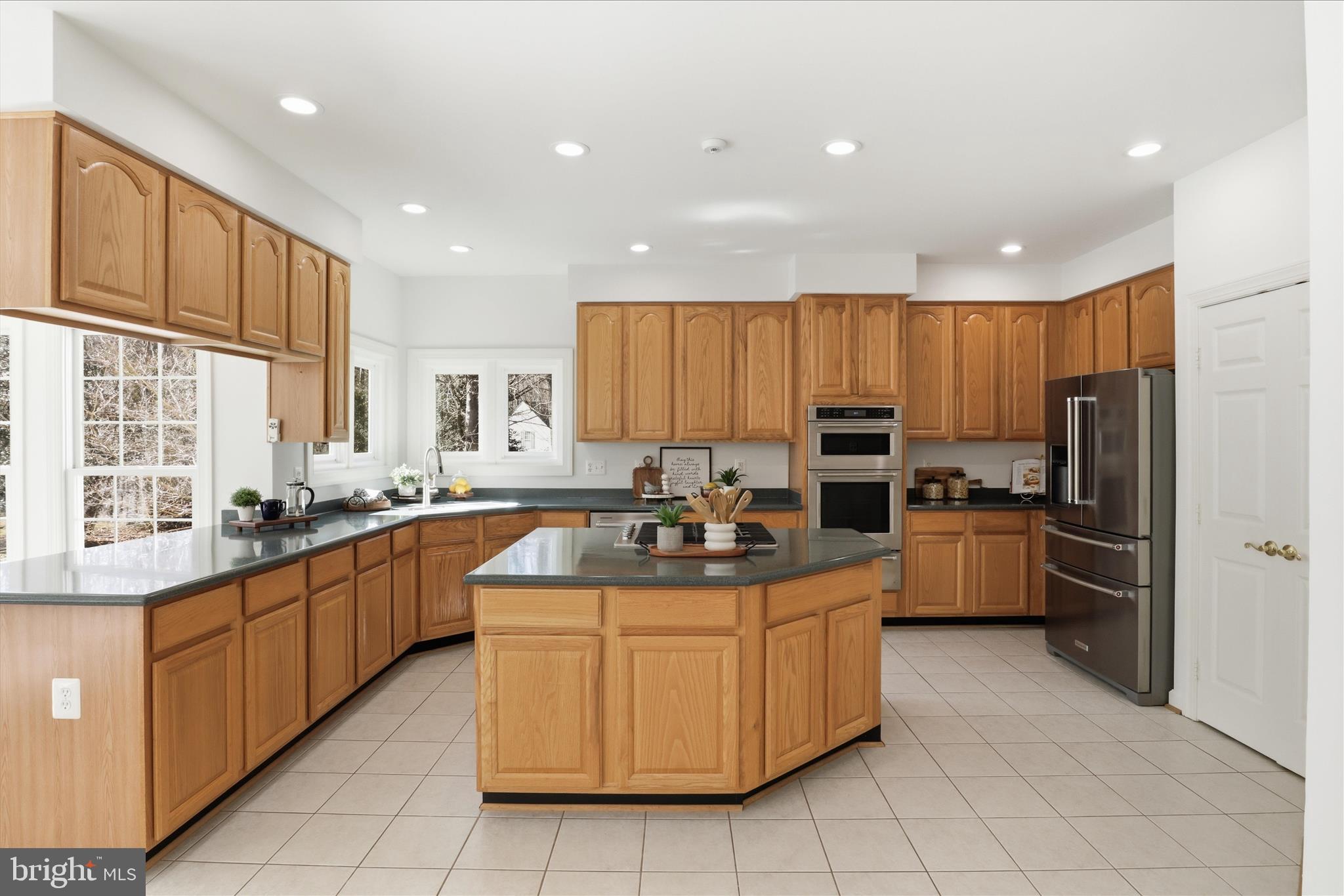 PALISADES POINTE - Residential