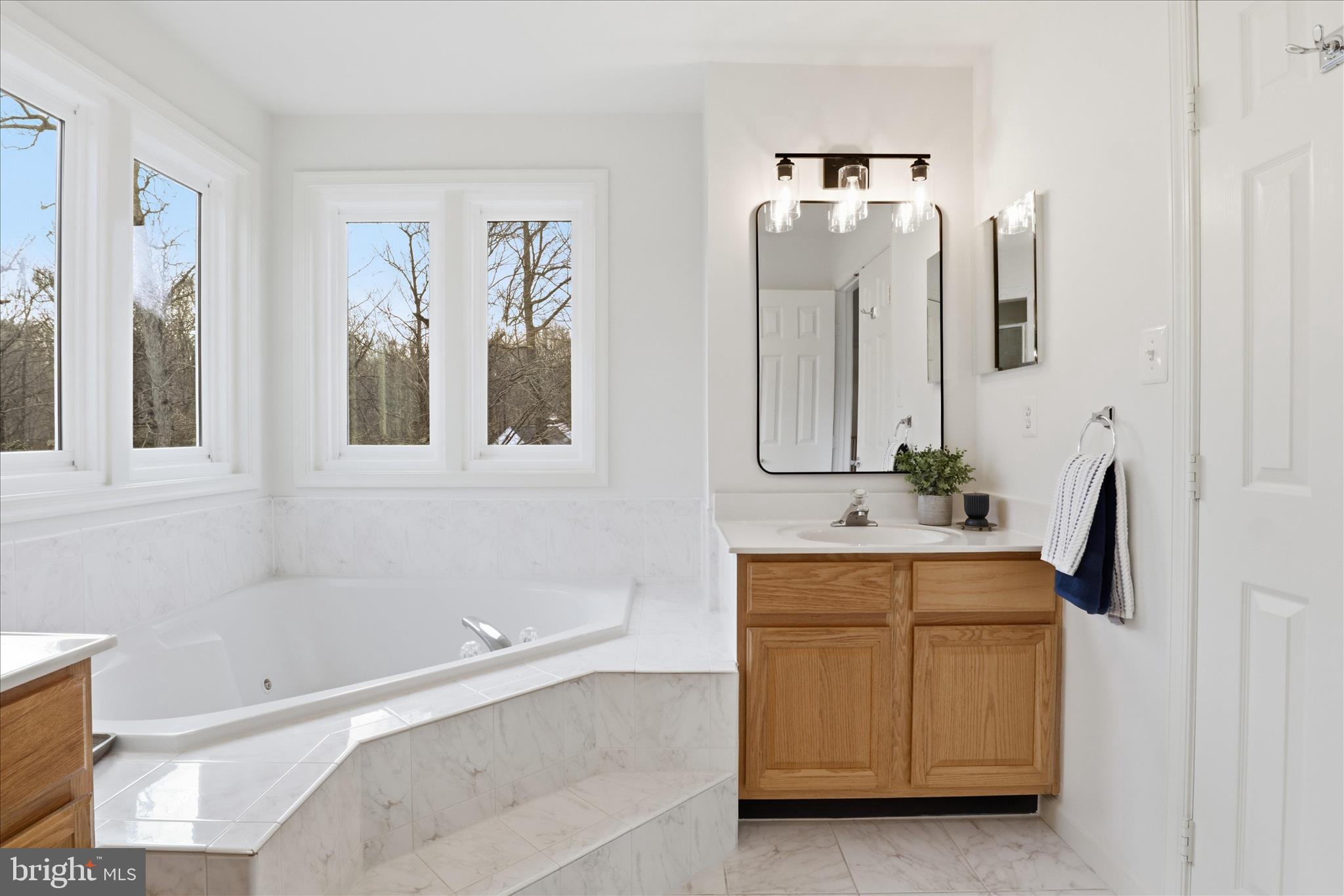 PALISADES POINTE - Residential