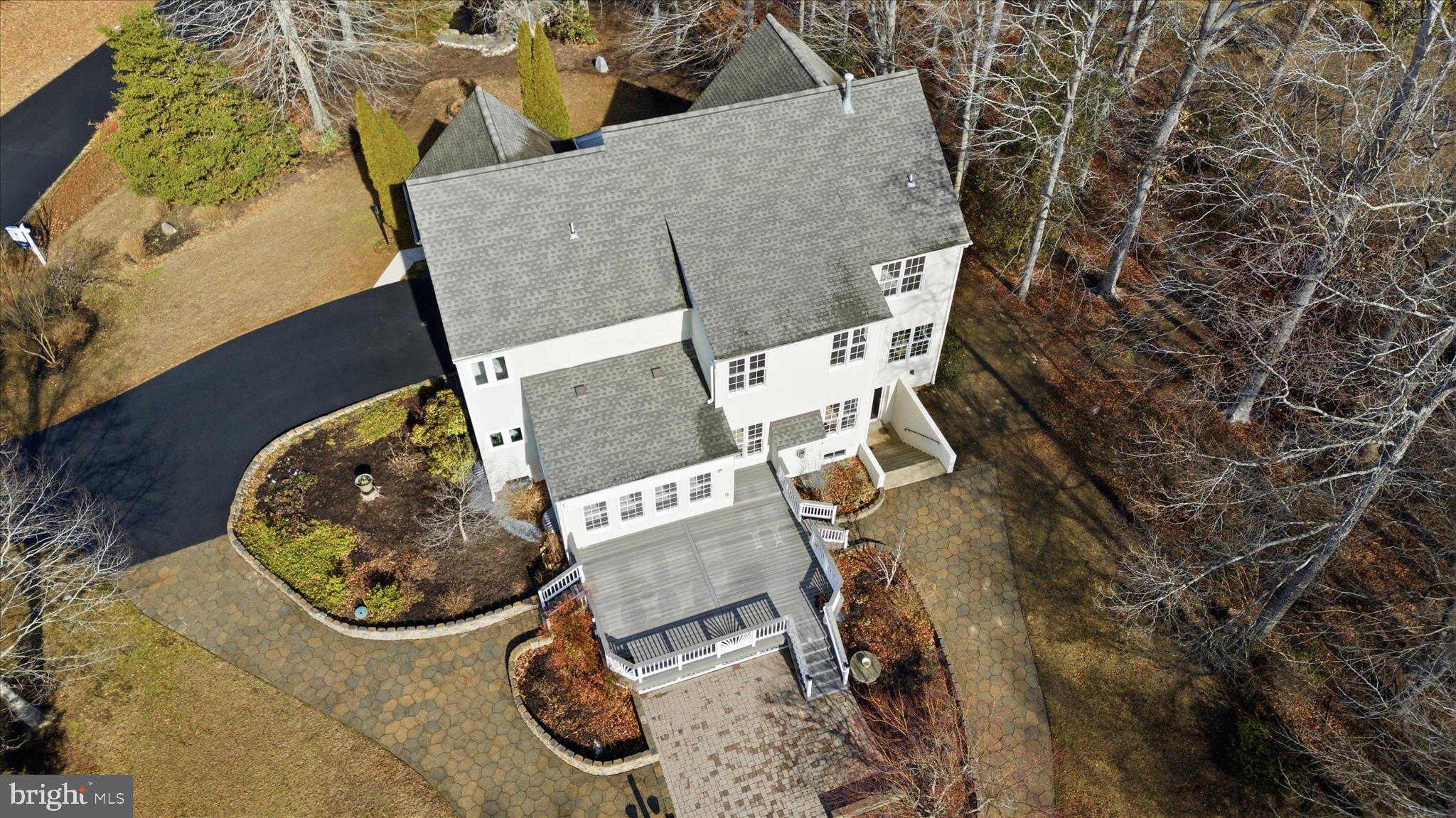 PALISADES POINTE - Residential