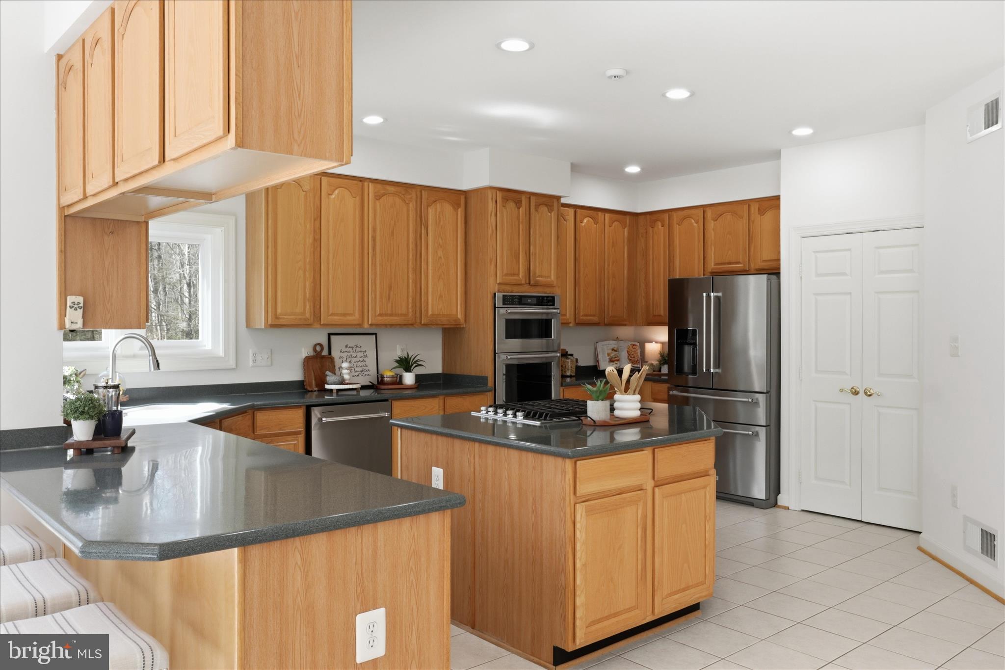 PALISADES POINTE - Residential