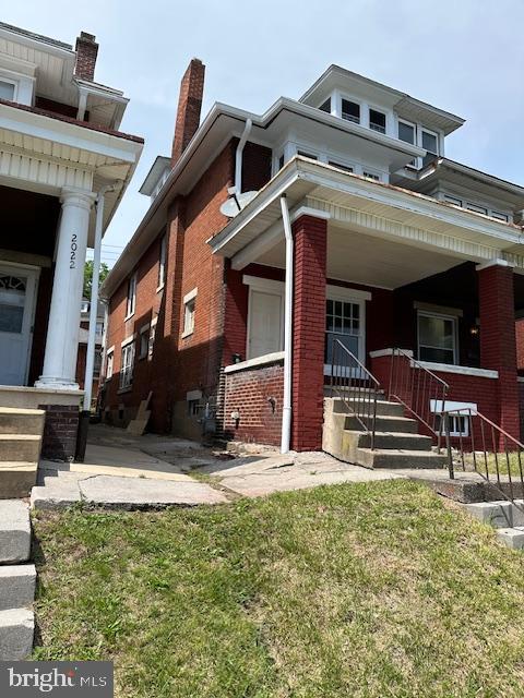 Main image without alt text