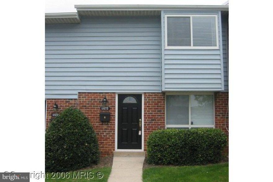 NICE TOWNHOUSE WITHIN WALKING DISTANCE TO WORLDGATE, DULLES TOLL RD, PUBLIC TRANSPORTATION, MOVIE THEATER, RESTAURANT AND SHOPS.  GREAT LOCATION AND EASY COMMUTE!!