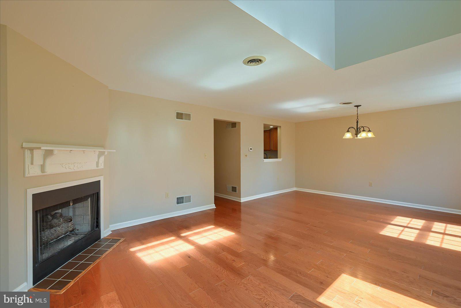 STONEGATE VILLAGE CONDO - Residential