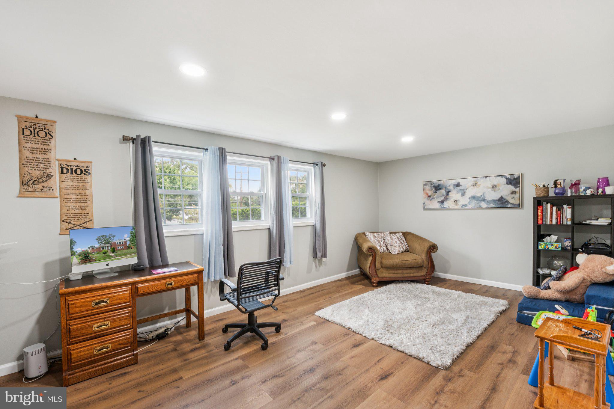 GREENWOOD KNOLLS - Residential