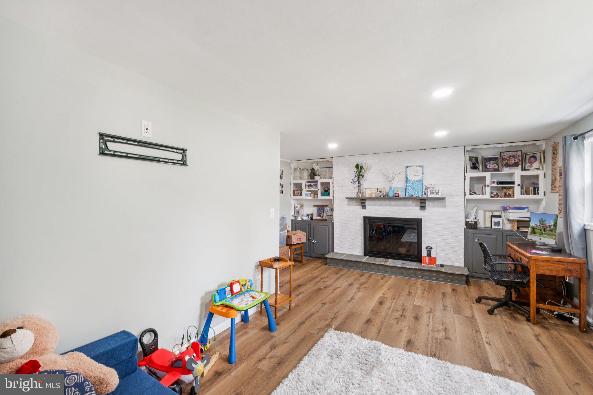 GREENWOOD KNOLLS - Residential