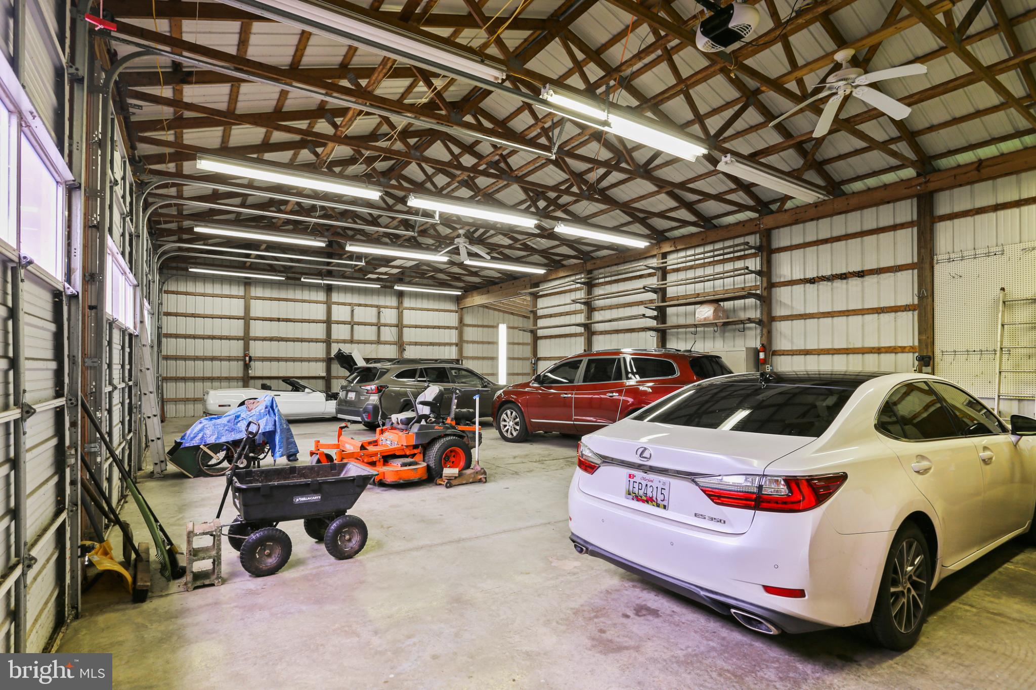 LEVEL TERRACE - Residential