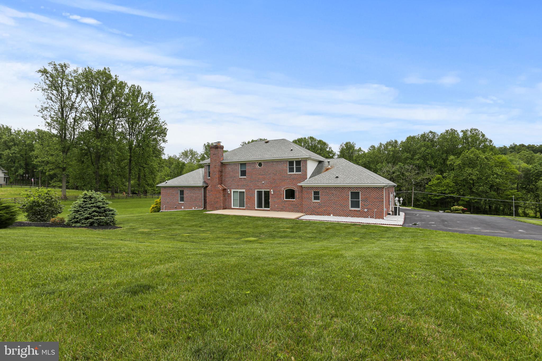 LEVEL TERRACE - Residential