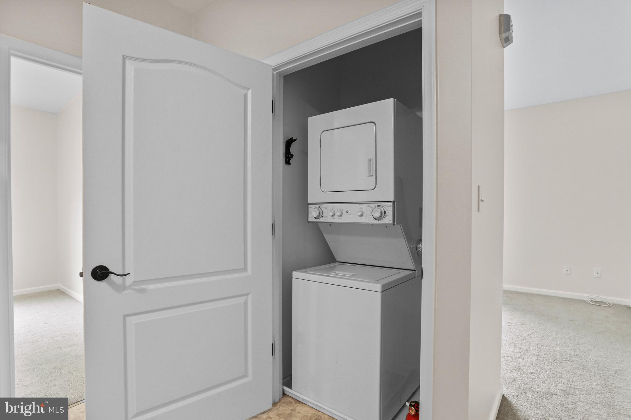 LEVEL TERRACE - Residential