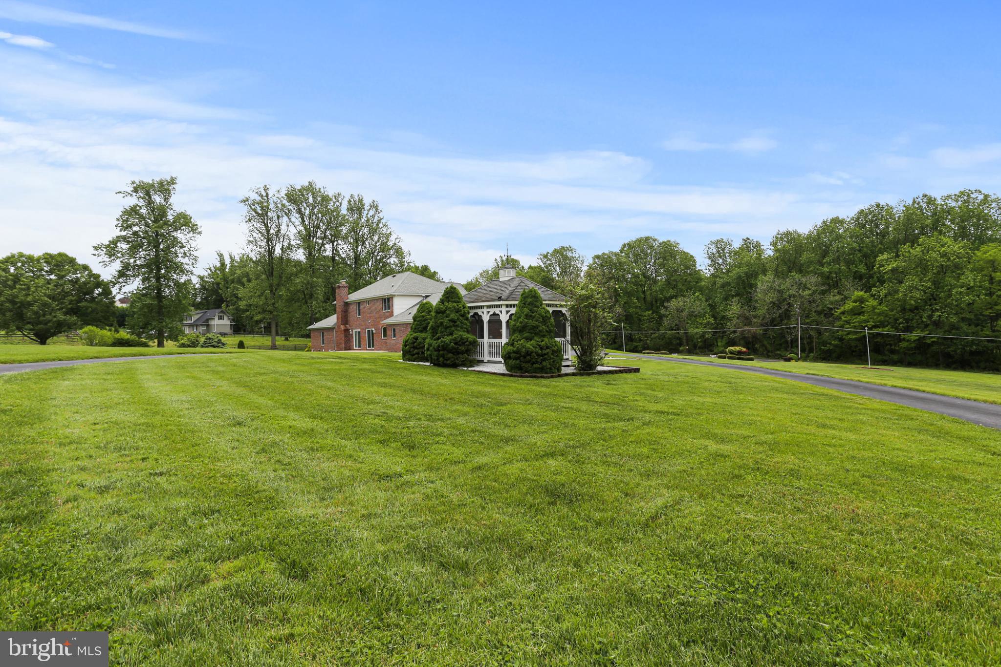LEVEL TERRACE - Residential